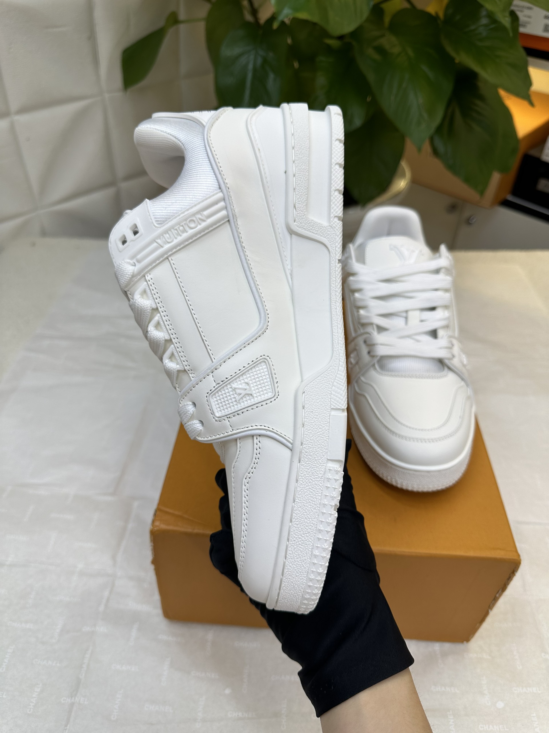 Giày LV Trainer Sneaker VIP Màu Trắng Size 43 1A9G55