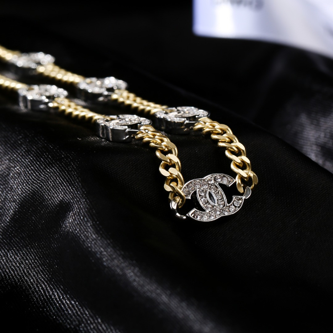 Thắt Lưng Chanel Siêu Cấp Logo Đính Đá Phối Xích Vàng Xen Kẽ