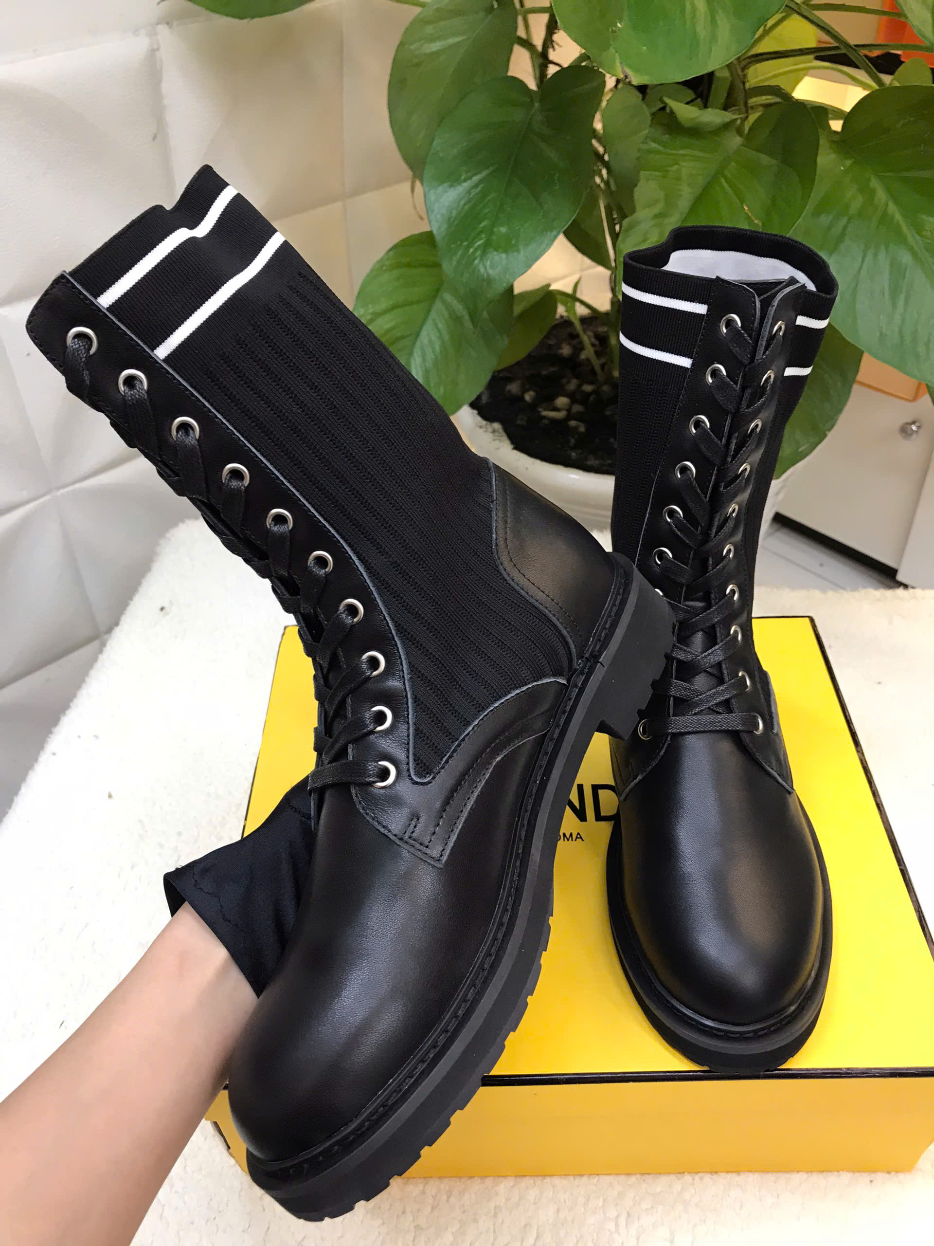 Giày Fendi Boots Women Siêu Cấp Màu Đen Size 40