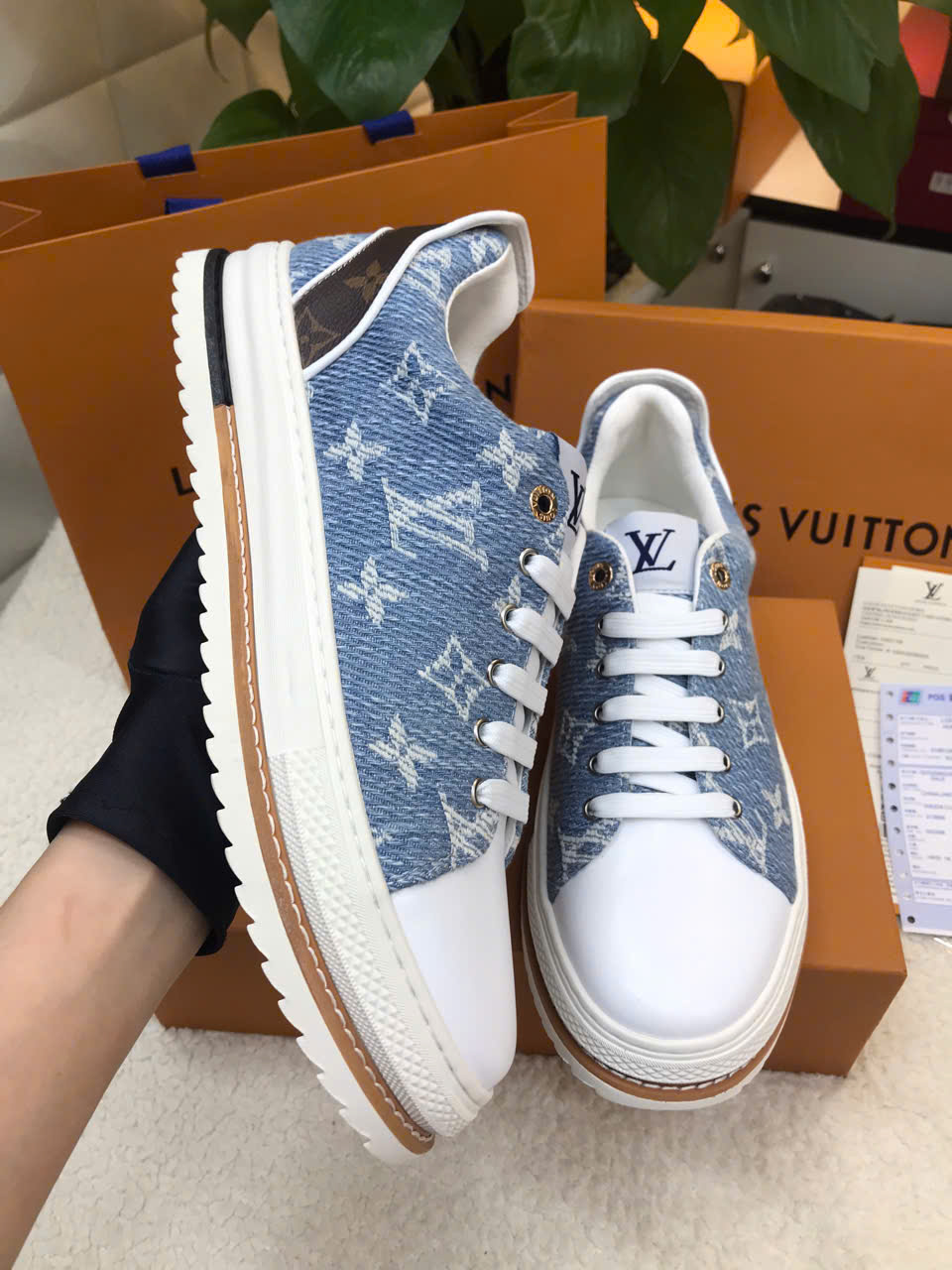 Giày LV Time Out Trainers Blue Size 43 1AC28U