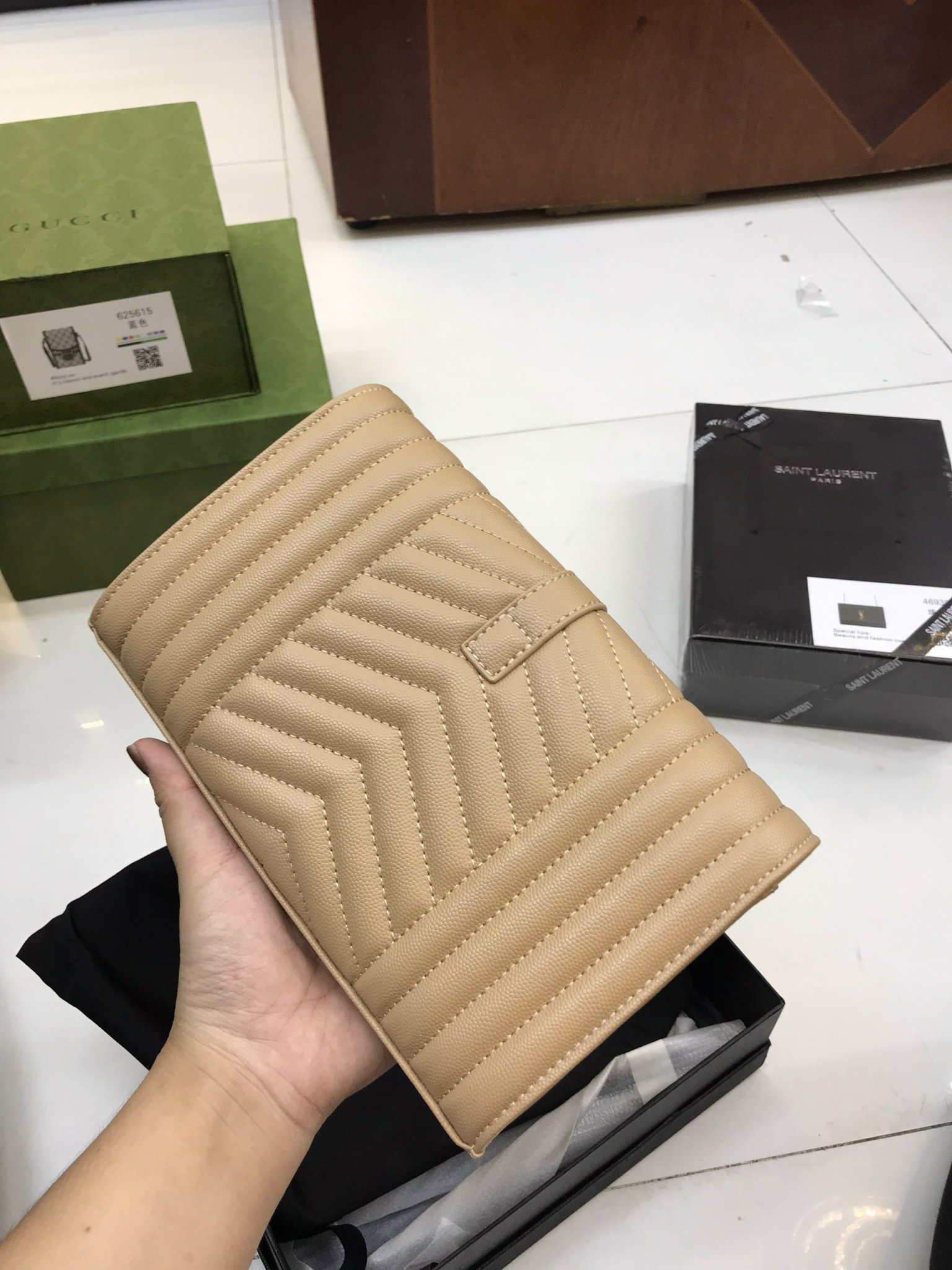 Túi Xách YSL Super Màu Kem Da Hạt Khóa Vàng Size 22cm