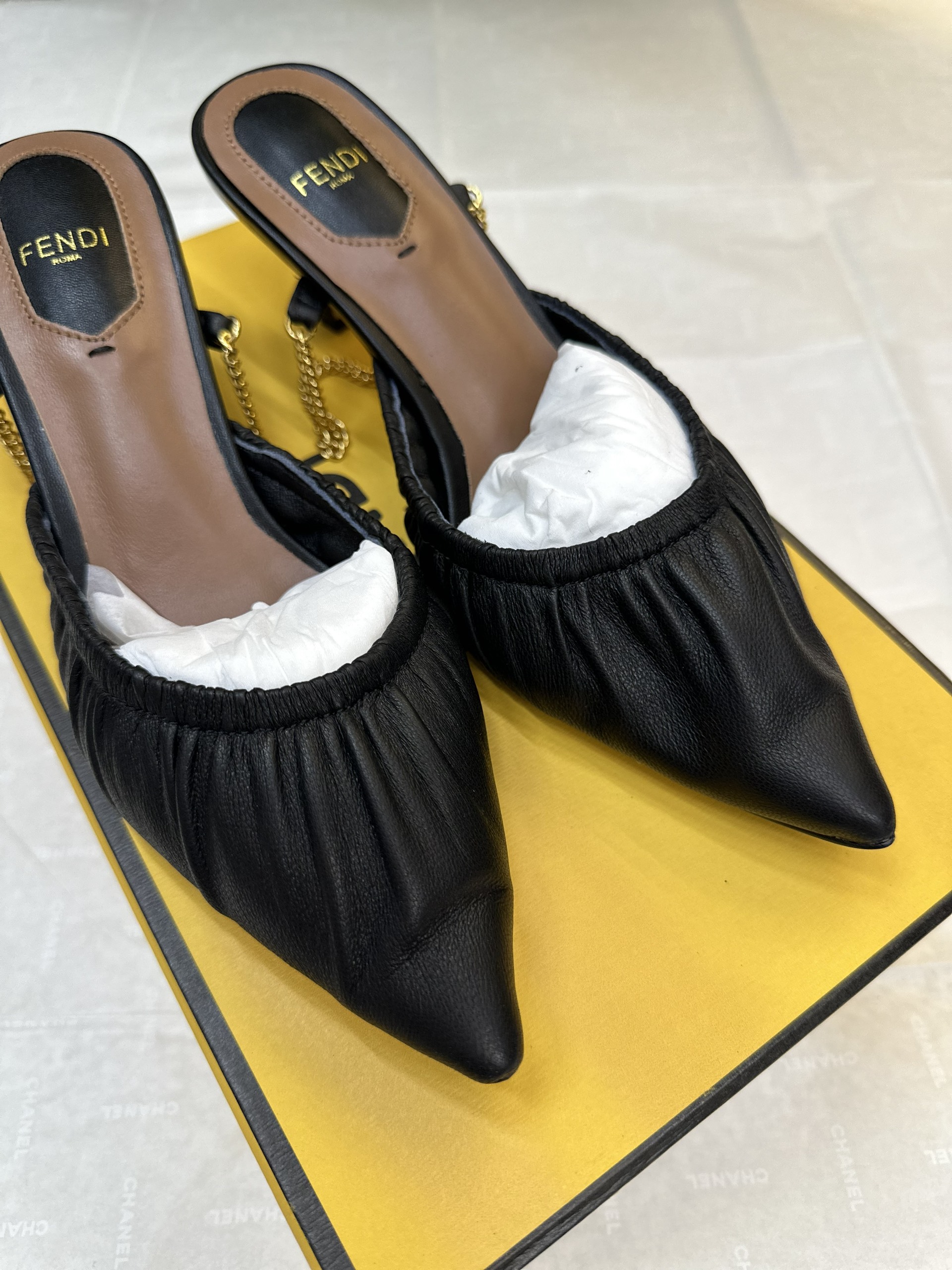 Giày Fendi Colibrì Lite Black Leather Mules With A Medium Siêu Cấp Heel 5,5cm Size 36