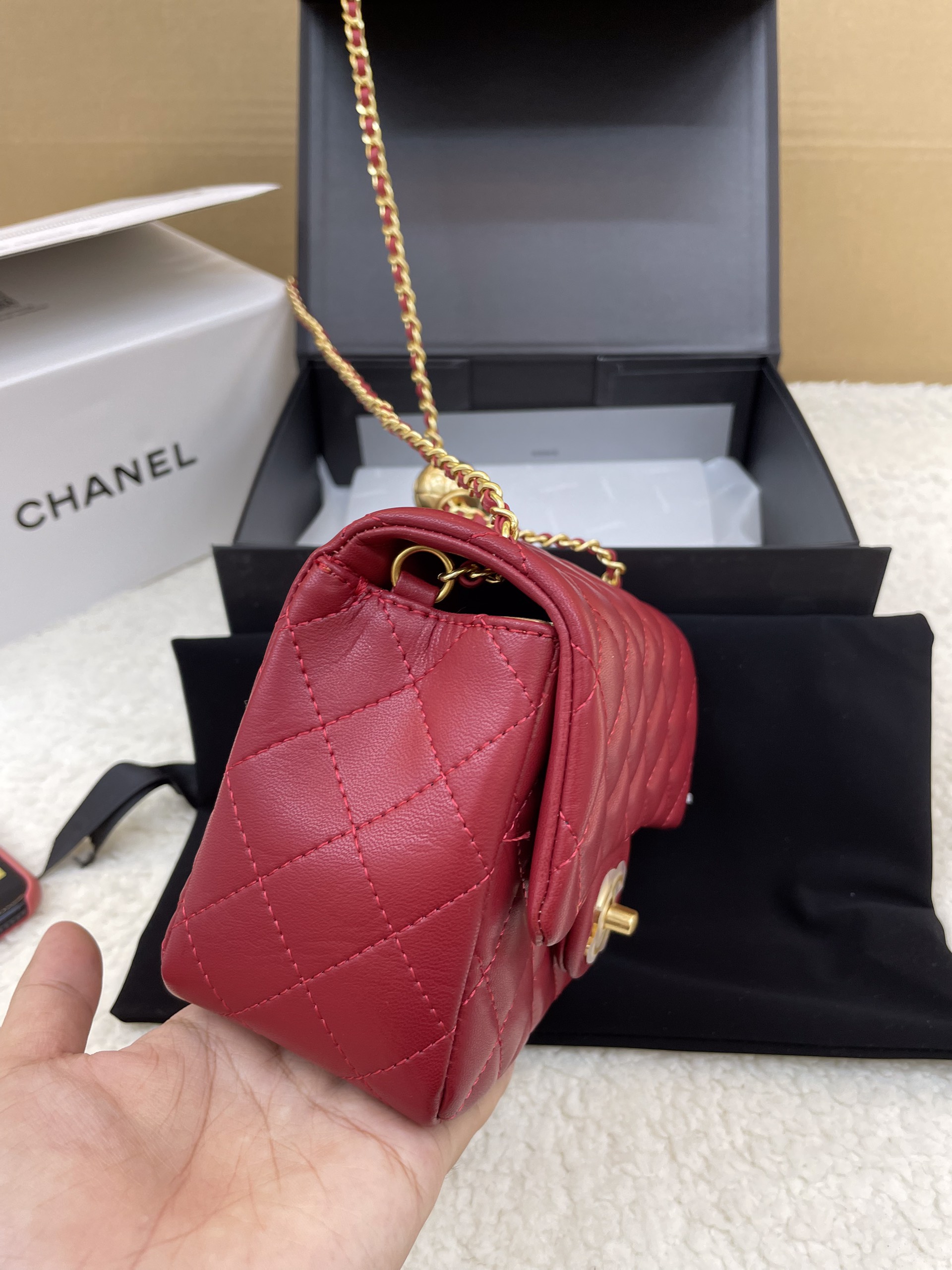 Túi Xách Chanel Classic Super Quả Chuông Da Lì Màu Đỏ Size 18cm
