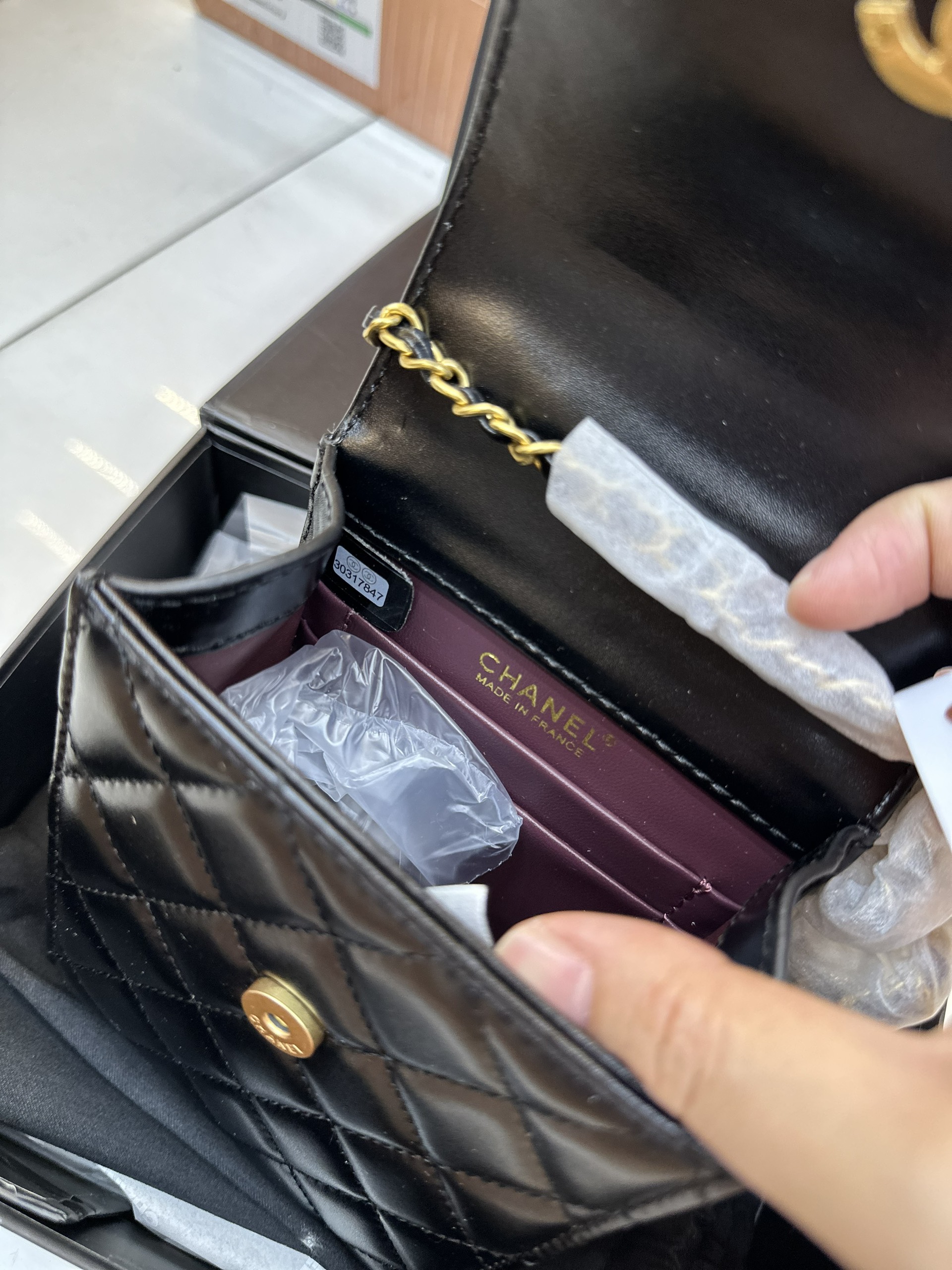 Túi Chanel Trendy CC Lambskin Quilted Phone Holder Super Màu Đen