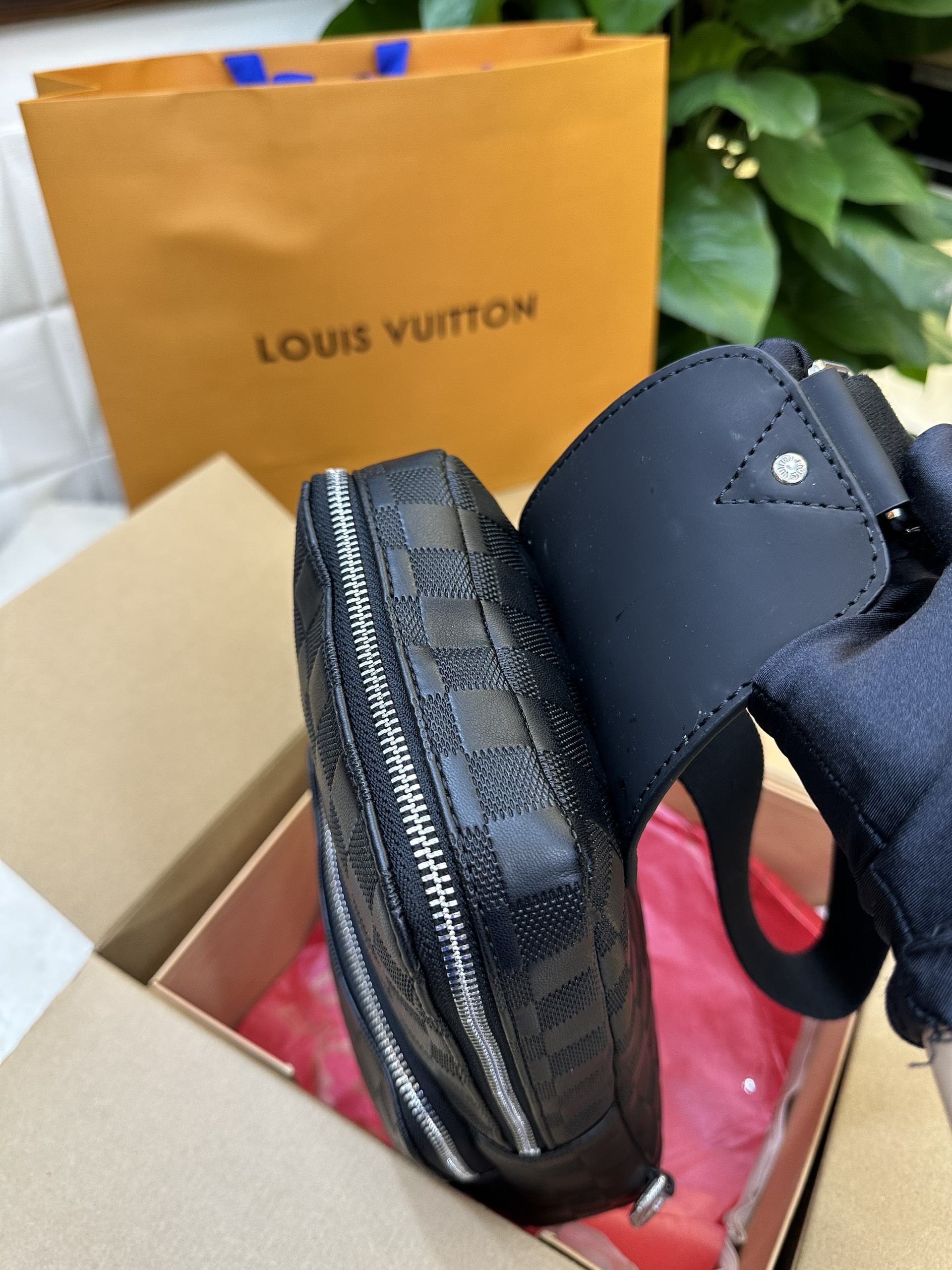 Túi Louis Vuitton Damier Infini Avenue Sling Bag Onyx