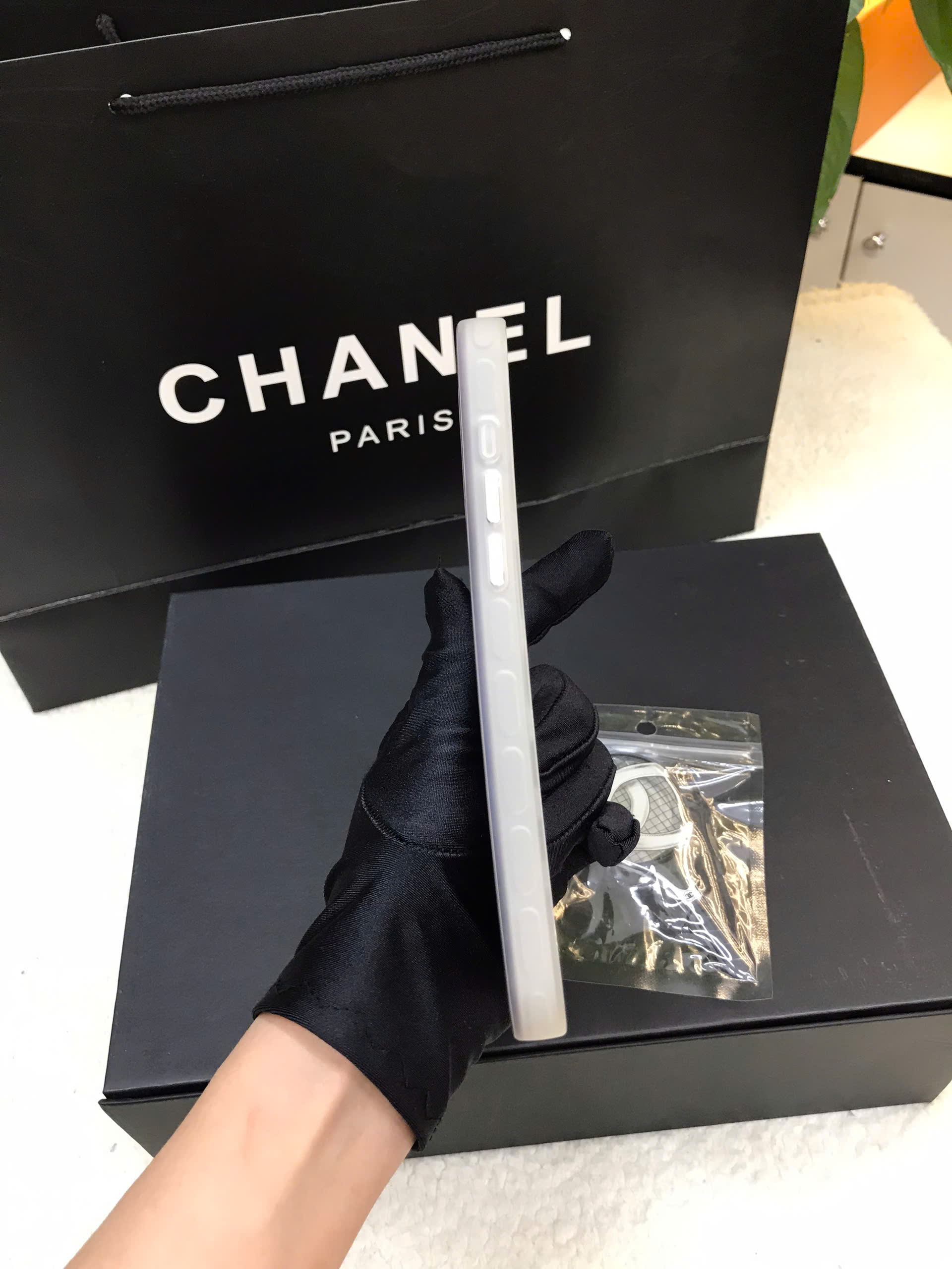 Ốp Lưng Chanel Siêu Cấp Màu Đen Iphone 15Promax