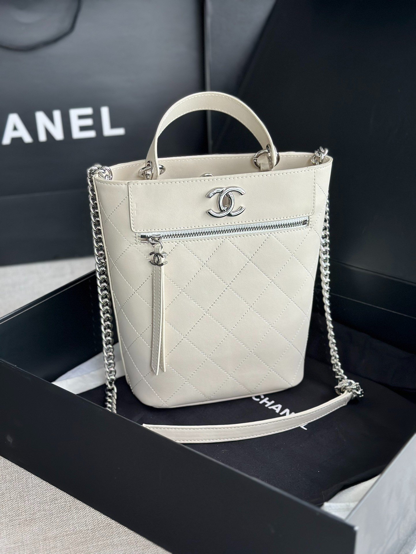 Túi Xách Chanel Handle Bucket Siêu Cấp Trắng Size 24cm S0577