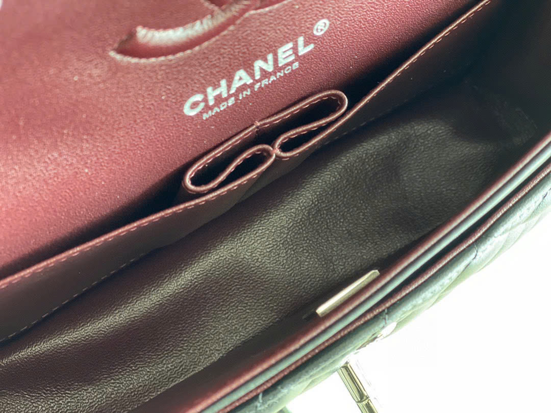 Túi Chanel Classic Flap Vip Da Lì Màu Đen Khóa Bạc Size 23cm