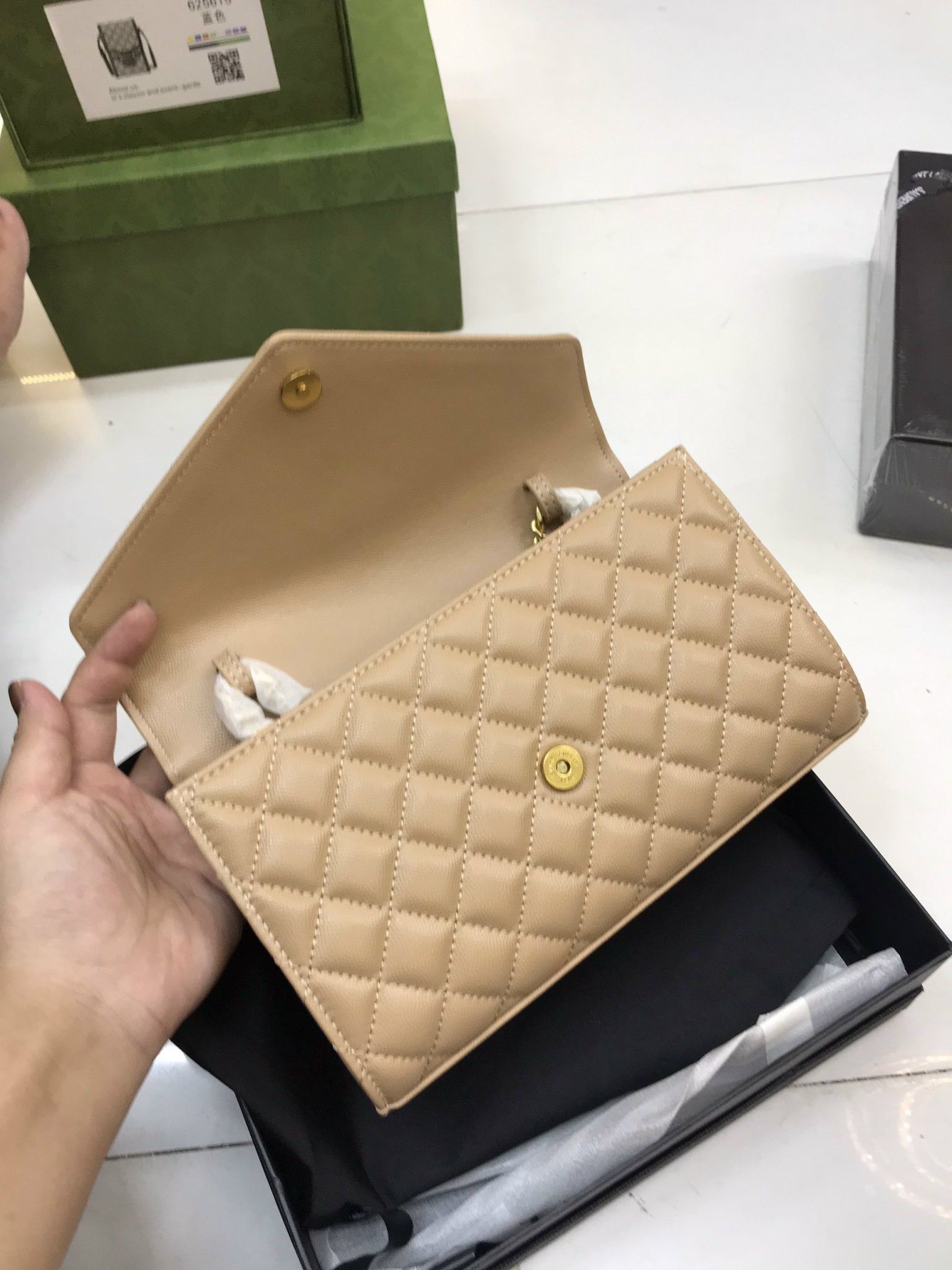 Túi Xách YSL Super Màu Kem Da Hạt Khóa Vàng Size 22cm
