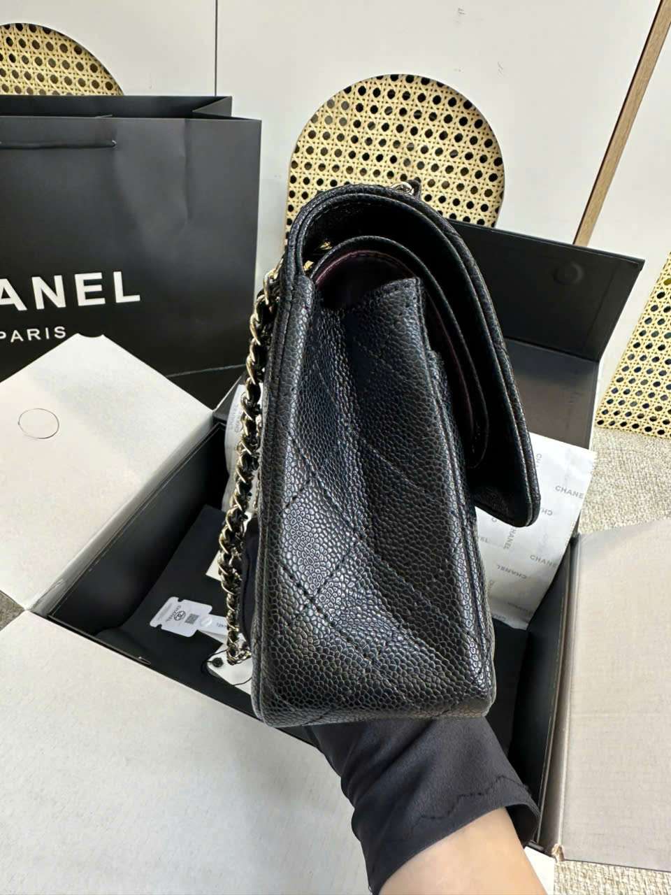 Túi Chanel Classic Flap Super Màu Đen Logo Vàng Nhạt Size 25.5cm
