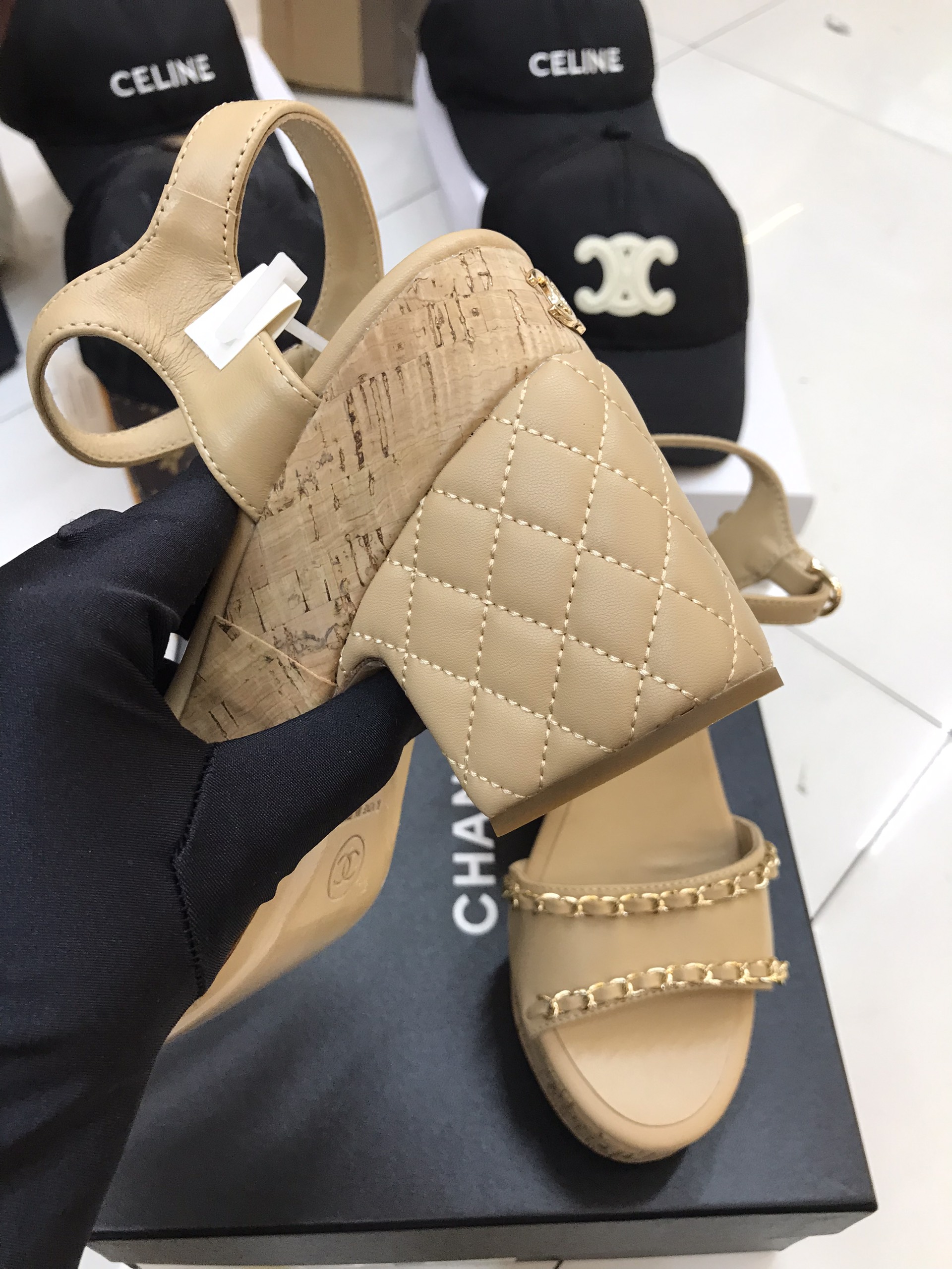 Giày Chanel Beige Interwoven Chain Detail Diamond Quilted Wedges Siêu Cấp Size 36