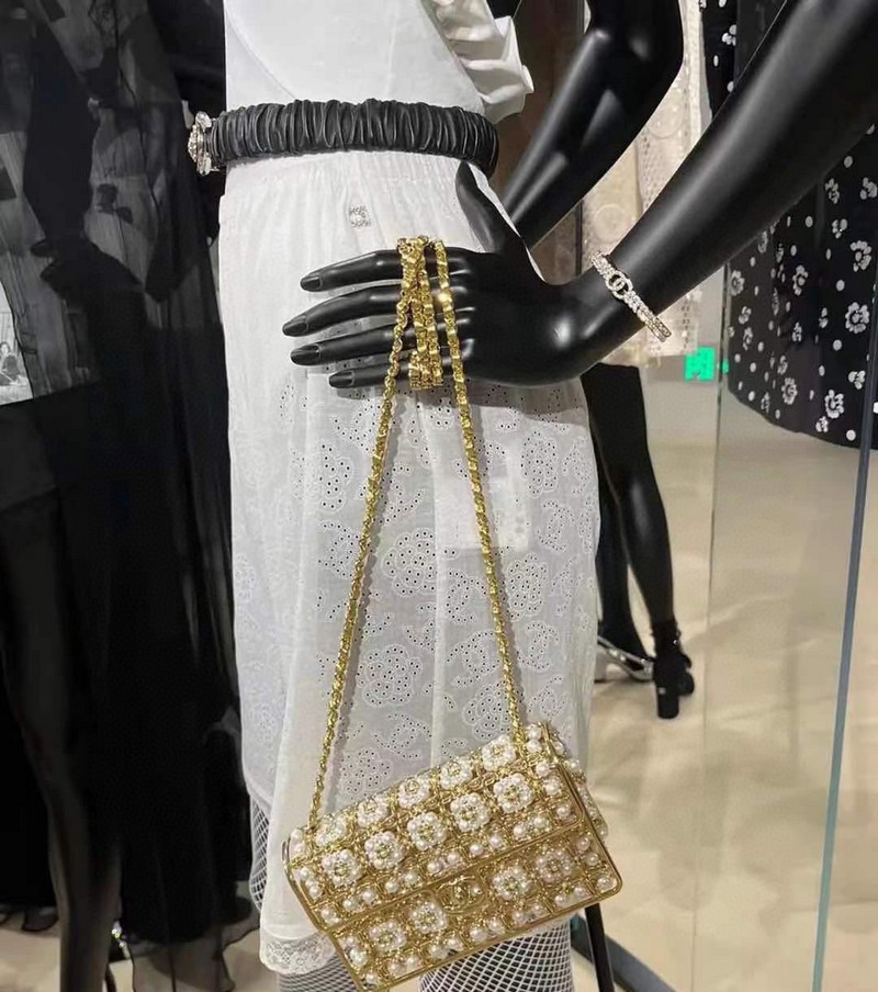 Túi Xách Nữ Chanel Evening Bag Lambskin Black Ngọc Trai 2023
