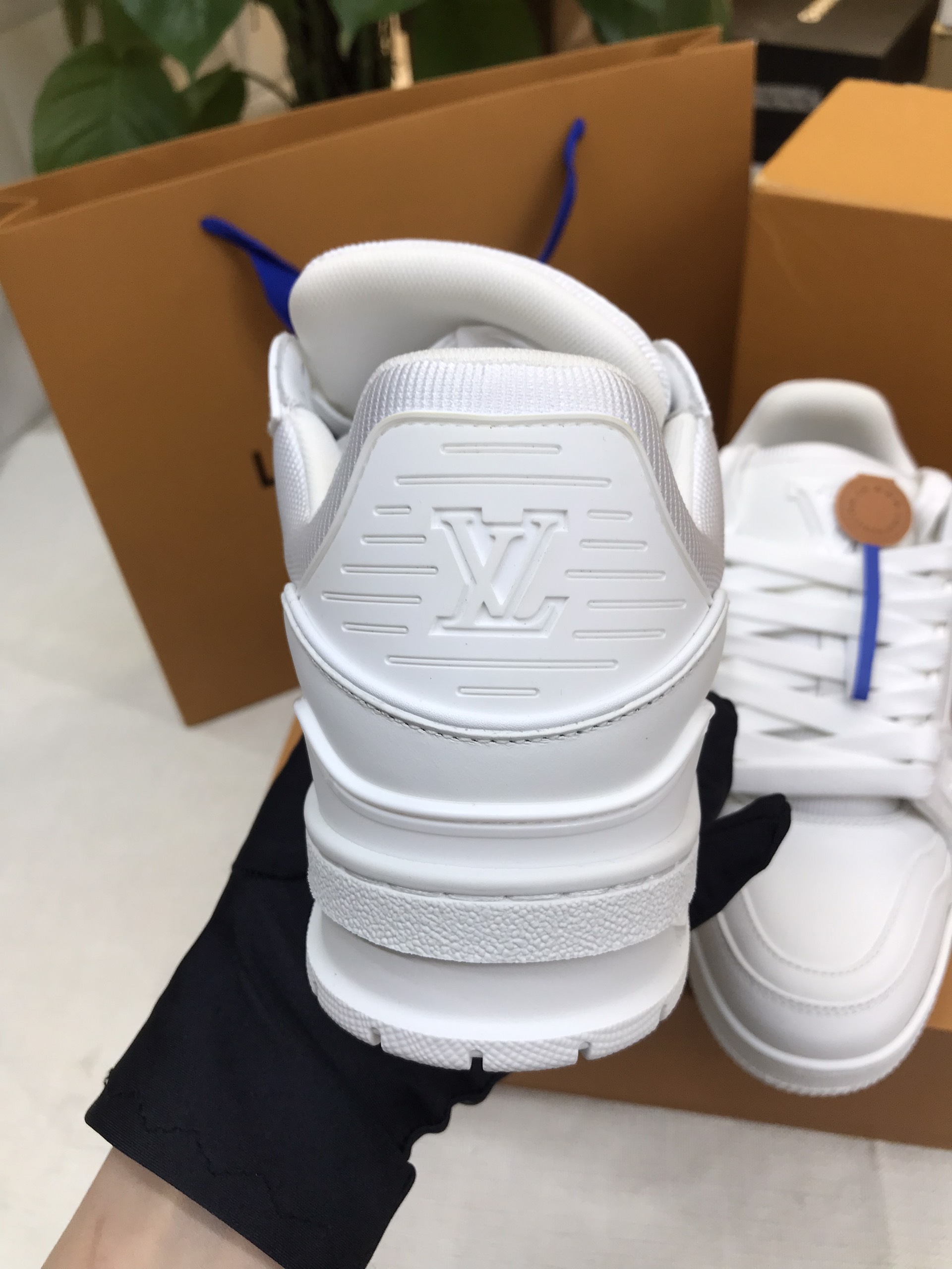 Giày LV Trainer Sneaker VIP Màu Trắng Size 37 1A9G55