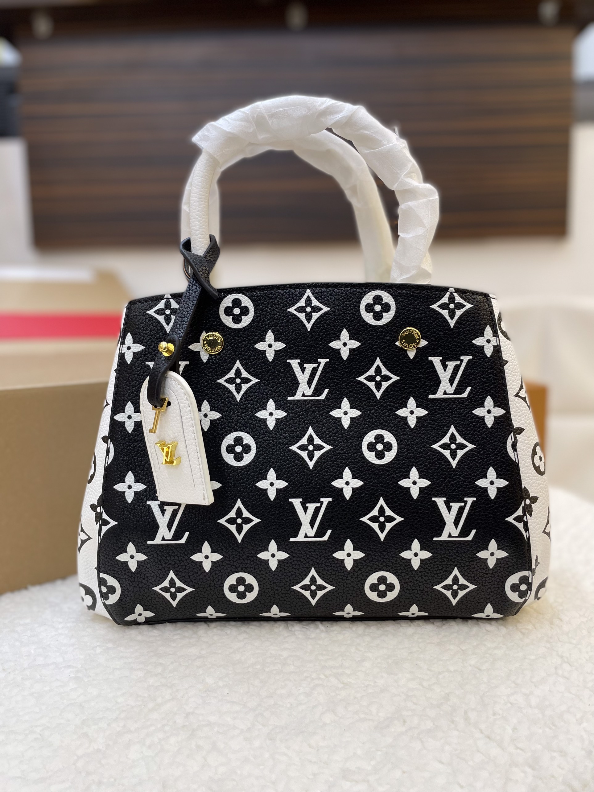 Túi Xách LV Super Louis Vuitton OnTheGo Bag Màu Đen