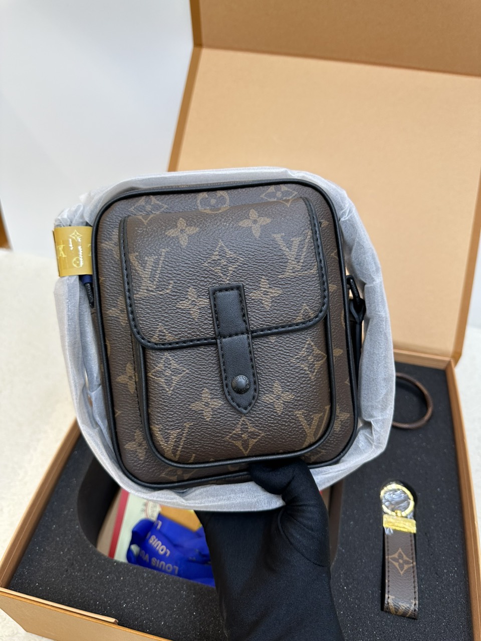 Túi Đeo Chéo LV Christopher Super Size 18cm