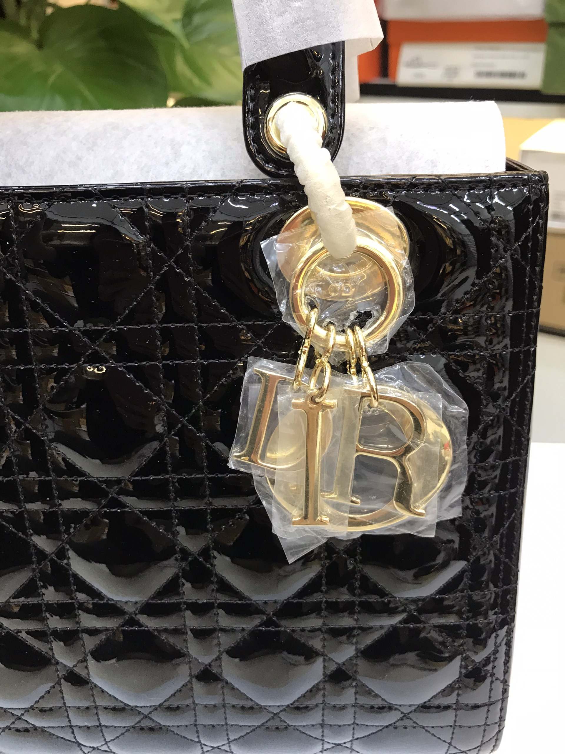 Túi Medium Lady Dior Bag Siêu Cấp Da Bóng Màu Đen Size 24cm