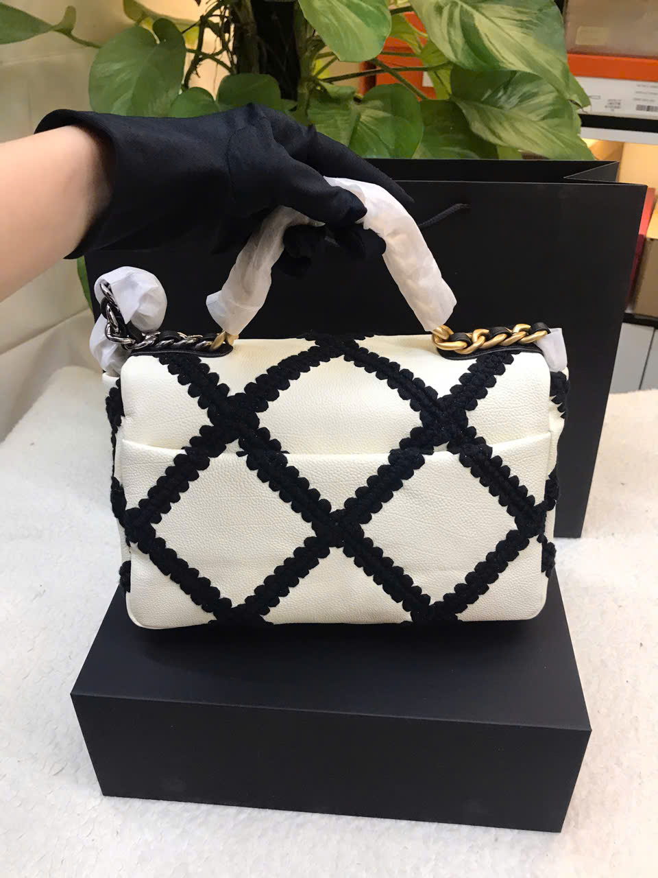 Túi Chanel White Medium 19 Crochet Calfskin Flap Vip Màu Trắng Size 26cm