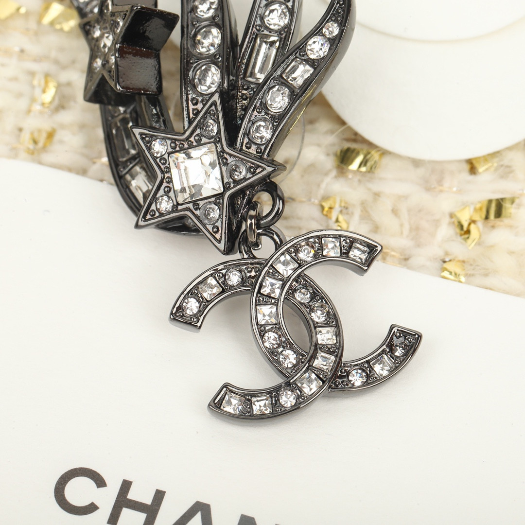 Hoa Tai Chanel Siêu Cấp Hình Đôi Cánh Có Khảm Đá