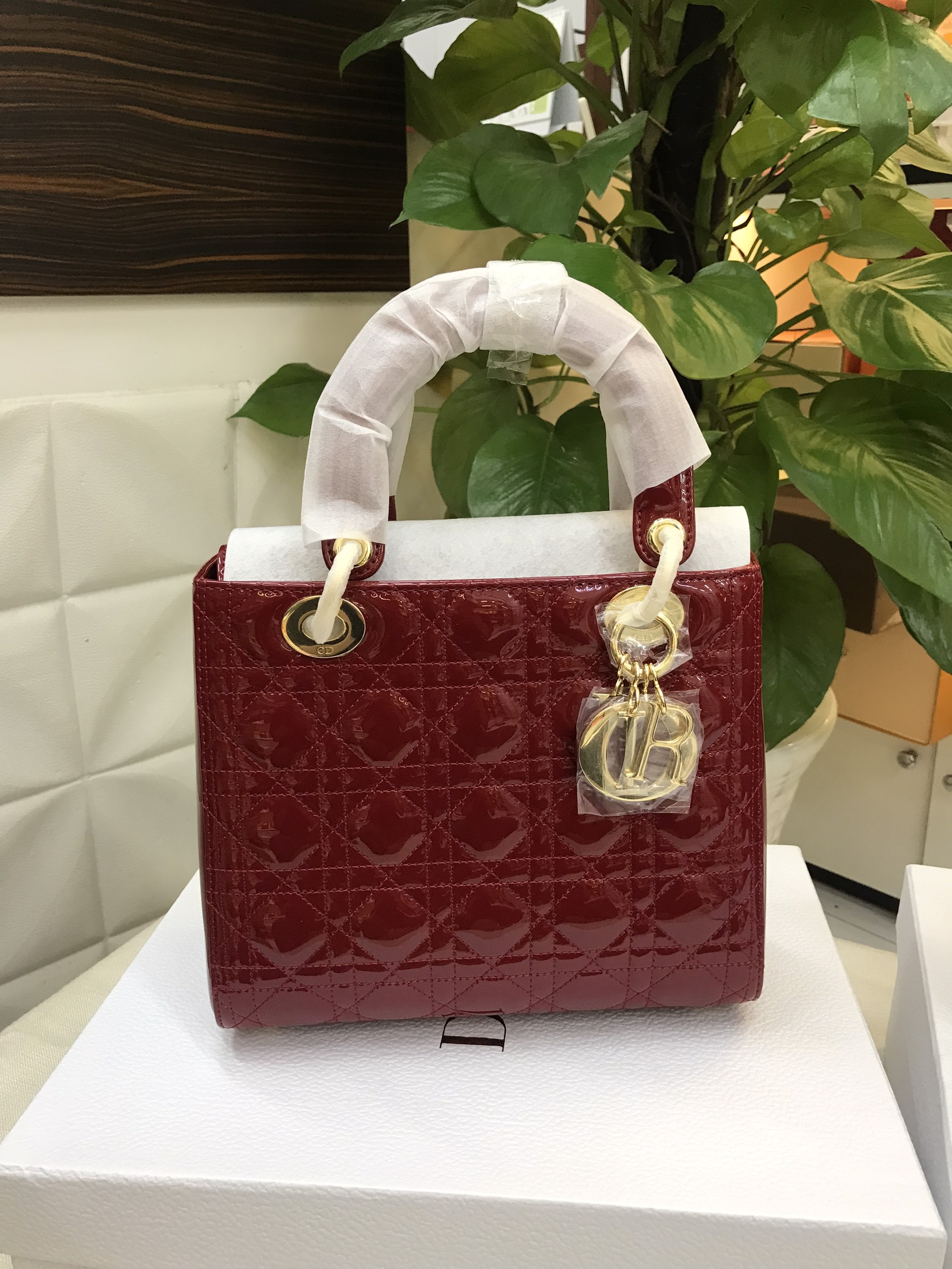 Túi Medium Lady Dior Bag Siêu Cấp Da Bóng Màu Đỏ Size 24cm