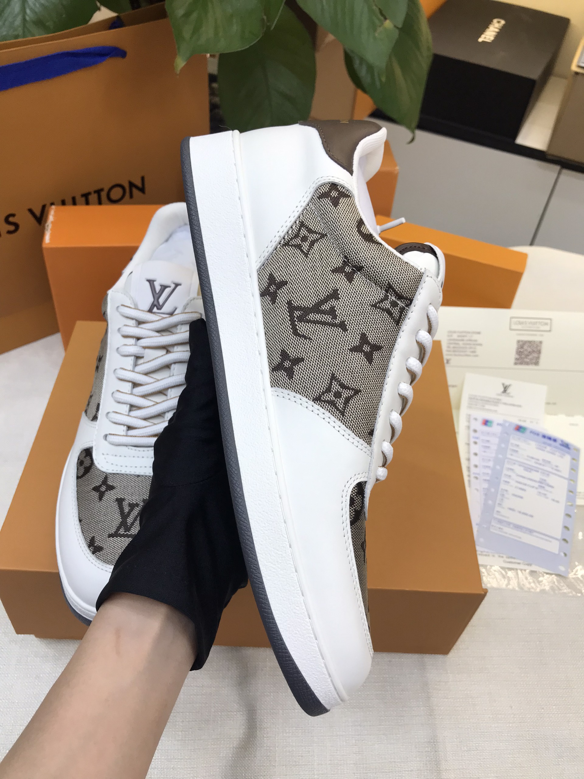 Giày LV Rivoli Sneaker Siêu Cấp Size 41 1ABF4L