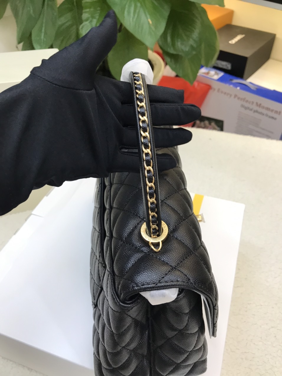 Túi Chanel Coco Handle Medium VIP Màu Đen Khóa Vàng Size 28cm