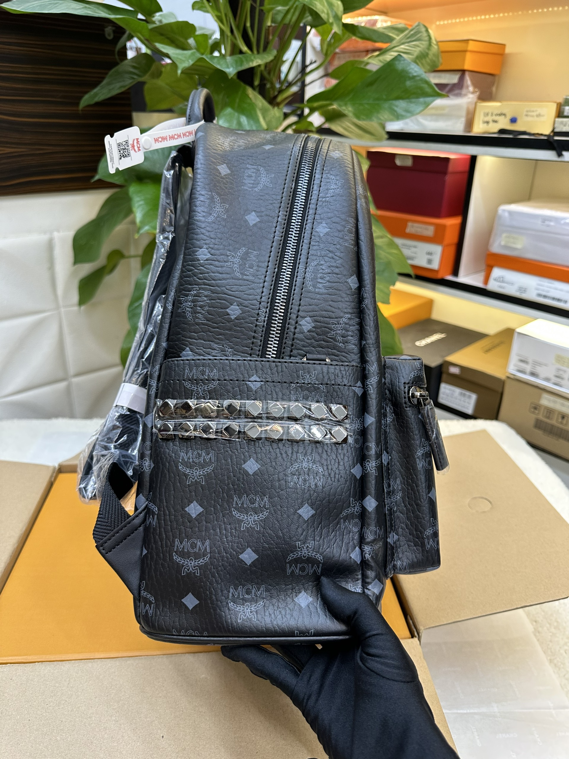 Balo MCM Stark Side Studs Backpack In Visetos Màu Đen Size 32cm