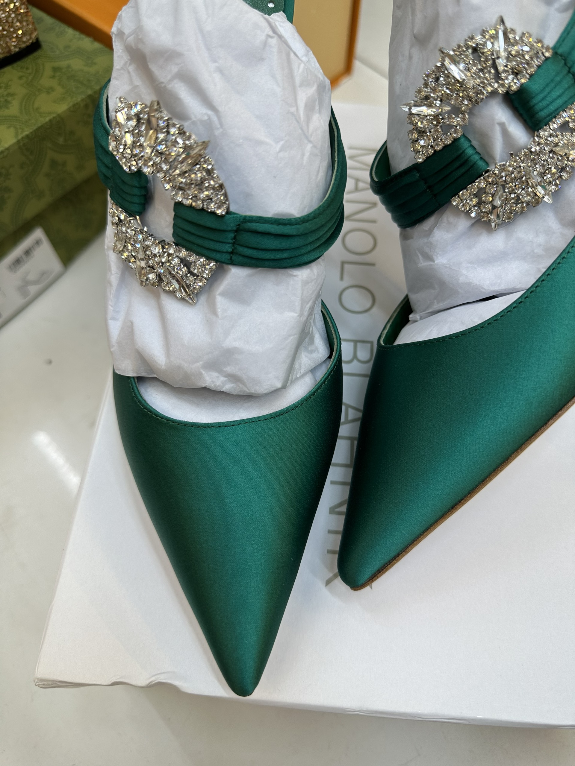 Giày Manolo Blahnk Maidugura Green Satin Embellished Buckle Mules Heels 9cm Siêu Cấp Size 39