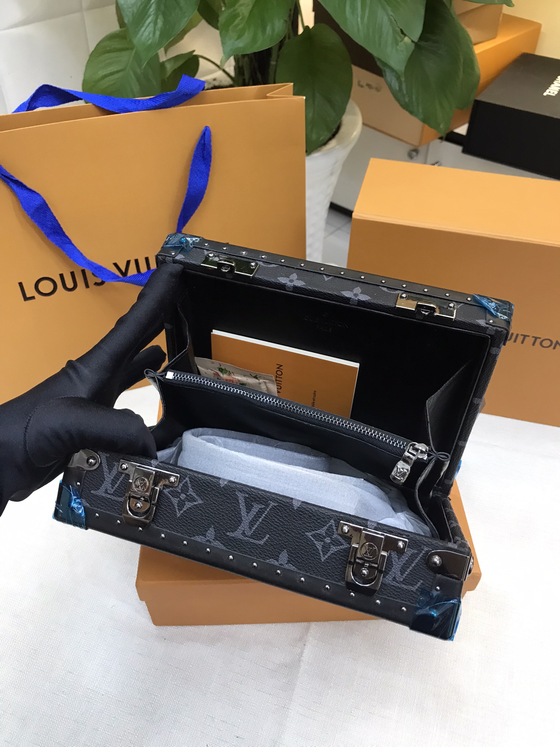 Túi Dạng Hộp LV Clutch Box Super Hoa Văn Đen M20251