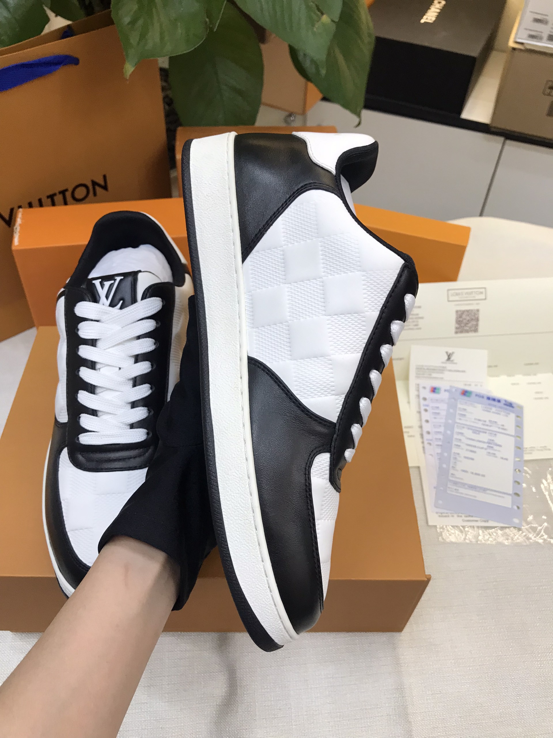 Giày LV Rivoli Sneaker Siêu Cấp Size 41