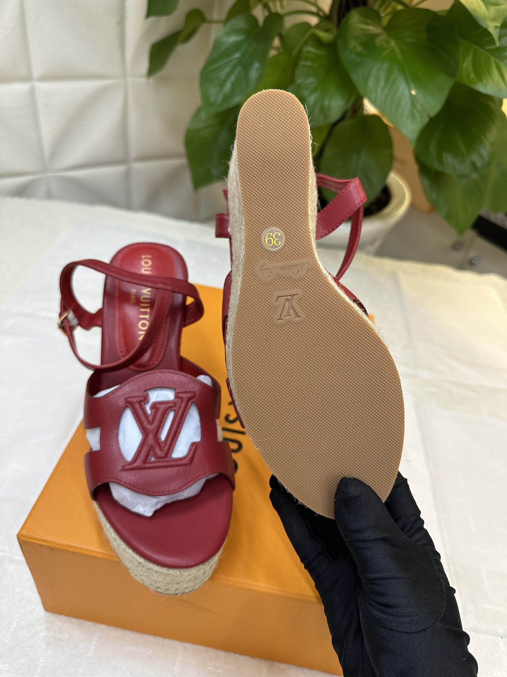 Giày LV Isola Wedge Sandal Siêu Cấp Màu Đỏ Size 39 1ACI99