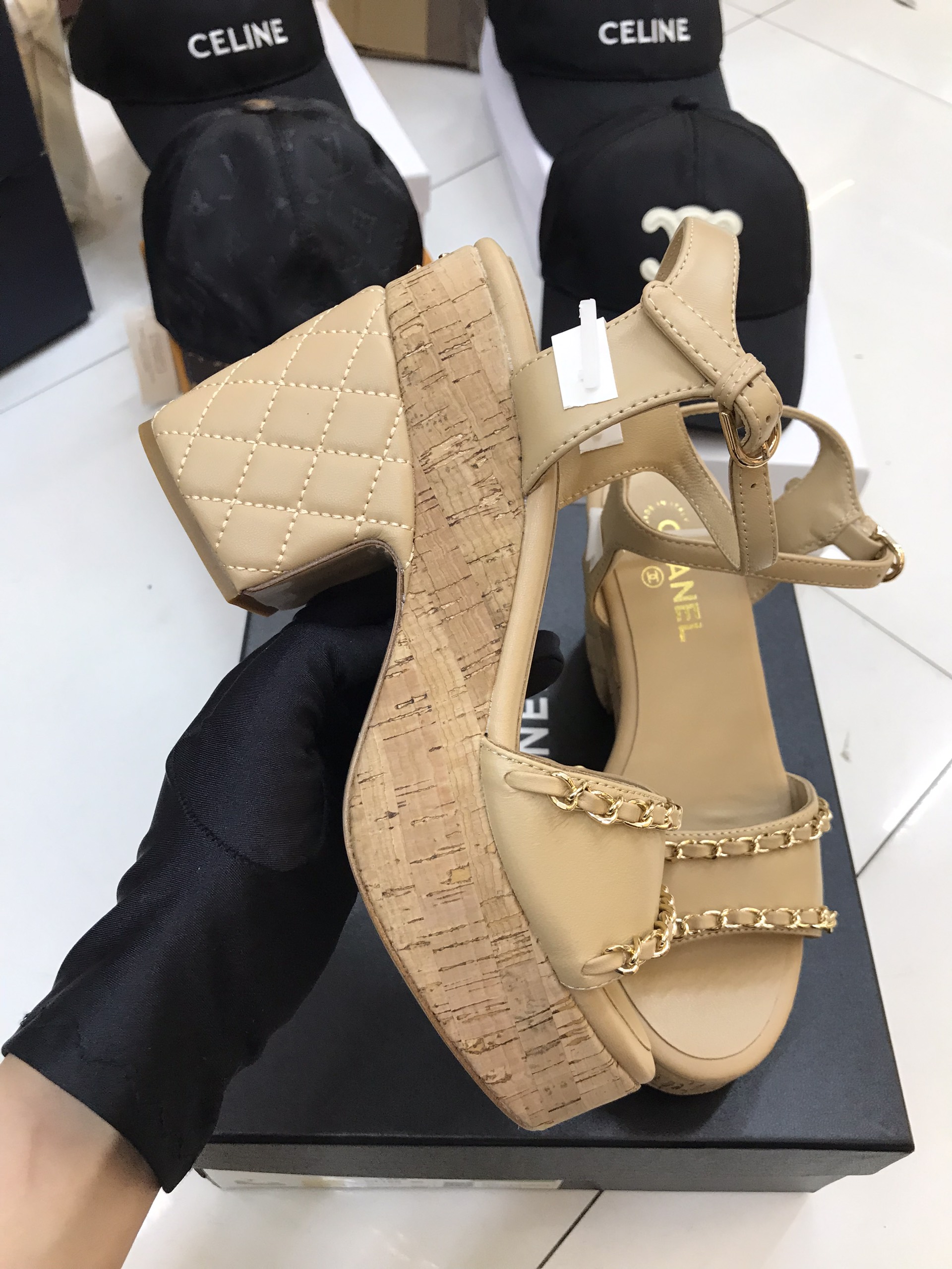 Giày Chanel Beige Interwoven Chain Detail Diamond Quilted Wedges Siêu Cấp Size 36