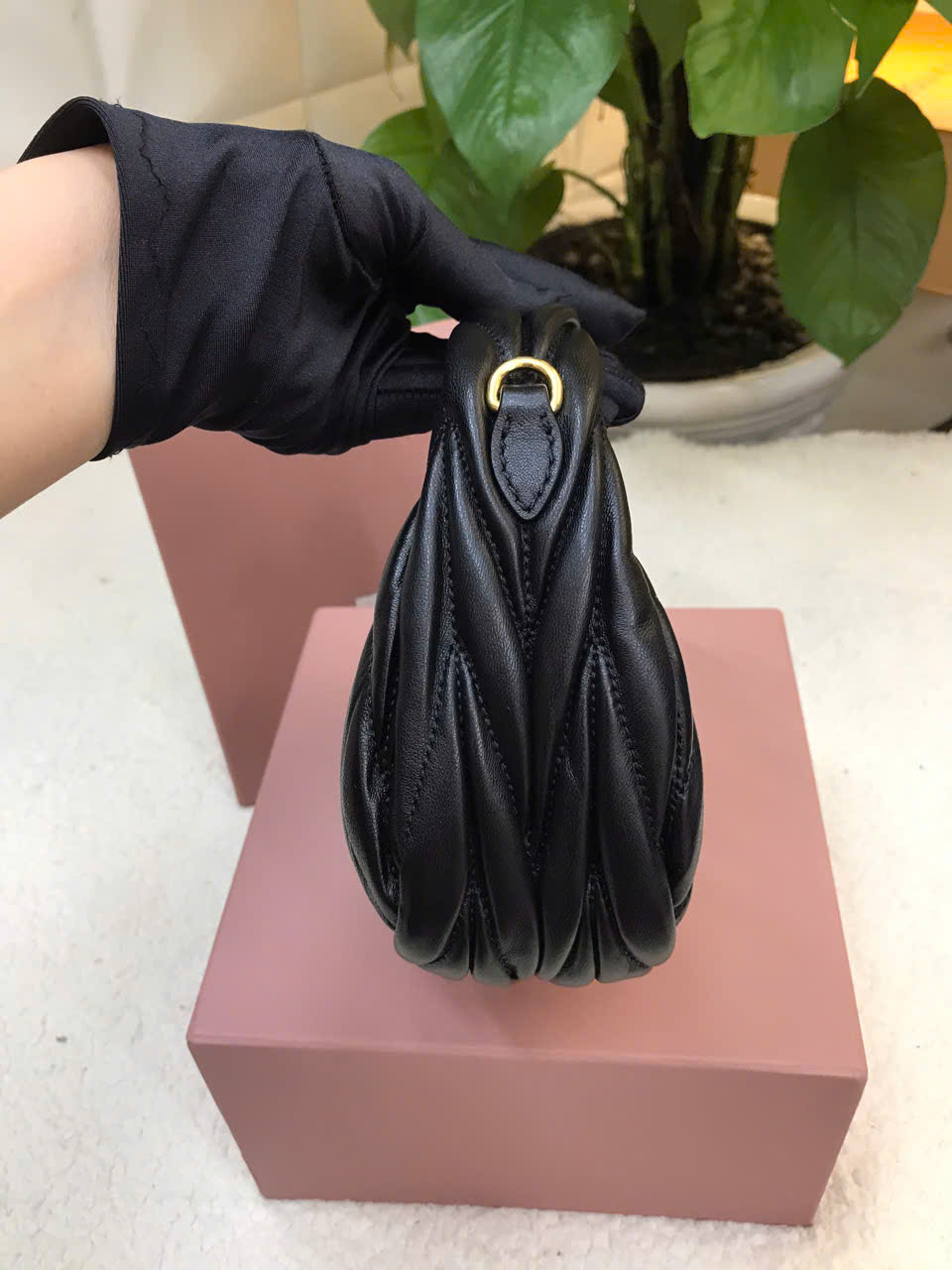 Túi MiuMiu Wander Matelassé Nappa Leather Hobo Bag Vip Màu Đen