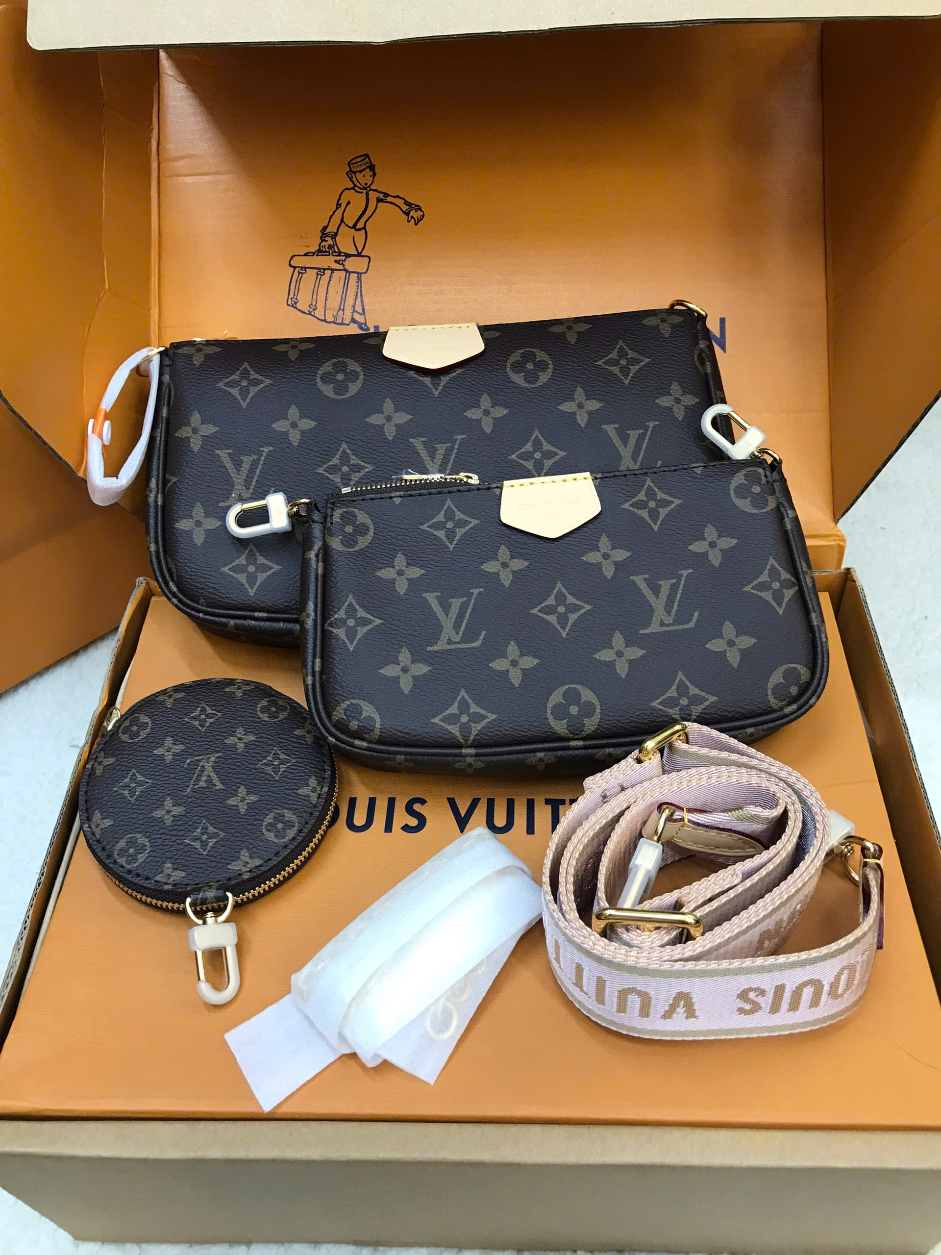 Túi LV Multi Pochette Accessoires Vip Dây Hồng M44840