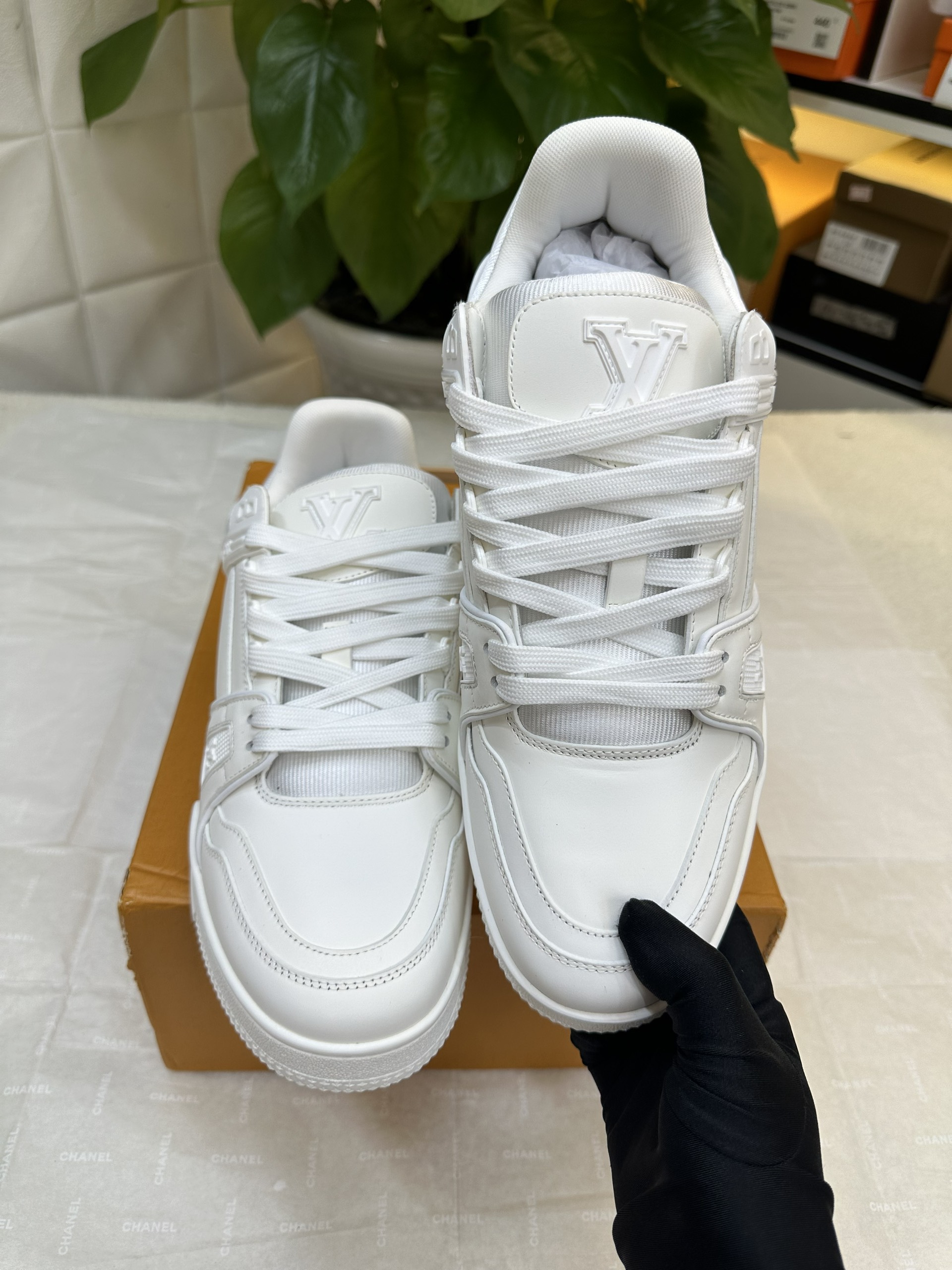 Giày LV Trainer Sneaker VIP Màu Trắng Size 43 1A9G55