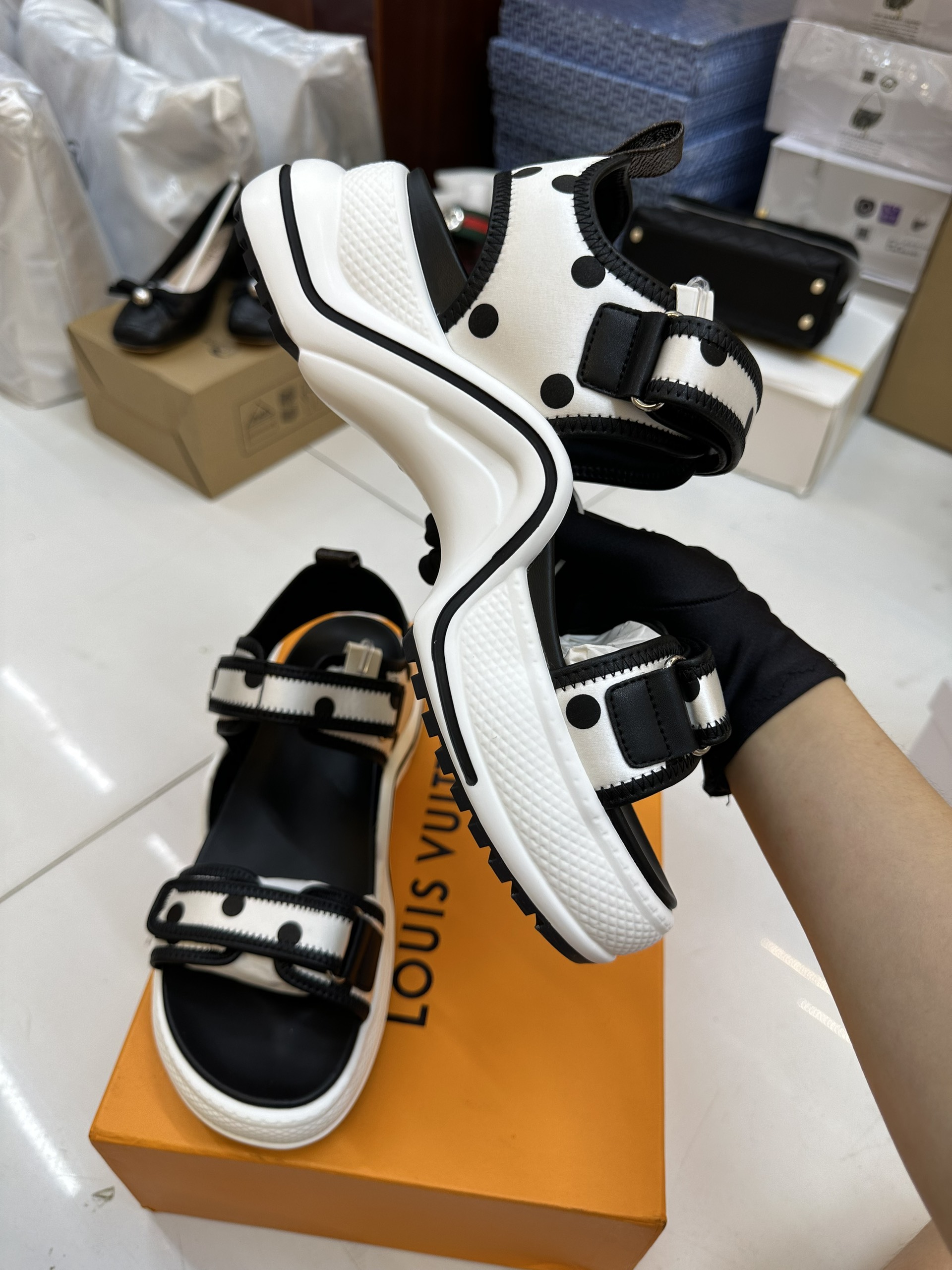 Giày Lv Archlight Flat Sandals %&&&%Black White%&&&% Siêu Cấp Size 39