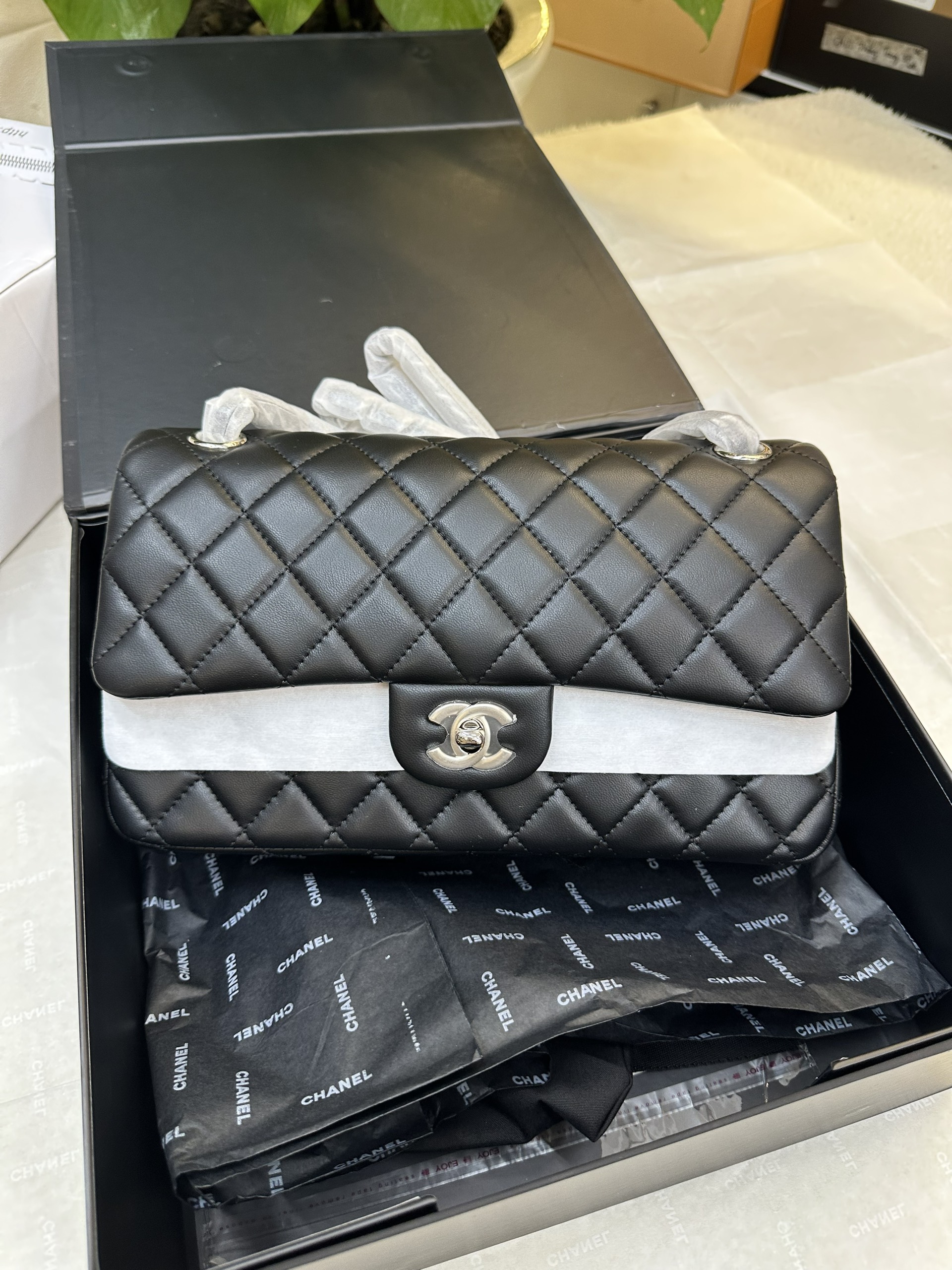 Túi Chanel Classic Super Màu Đen Logo Bạc Size 25cm