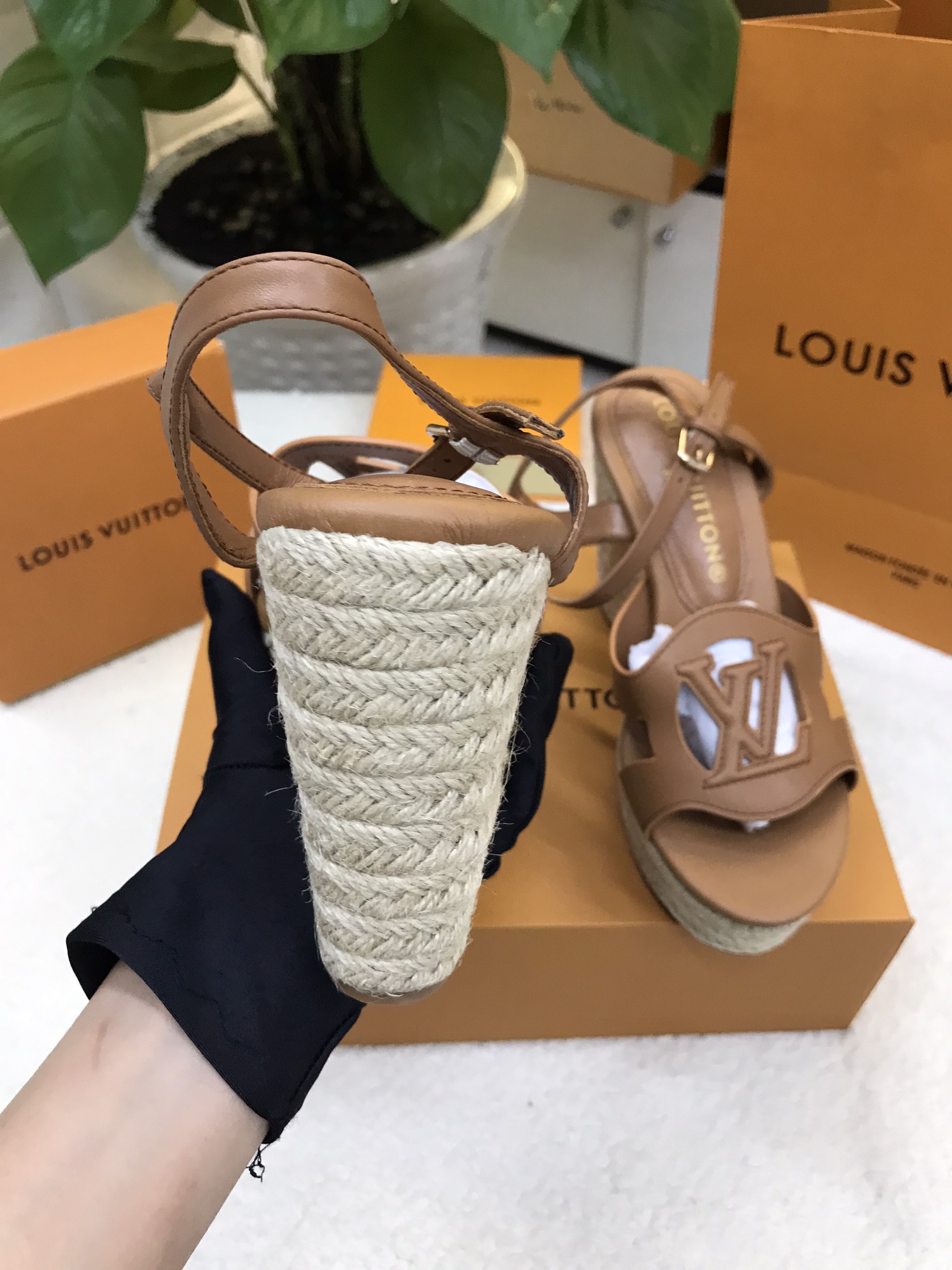 Giày LV Isola Wedge Sandal Siêu Cấp Size 36 1ACI7R