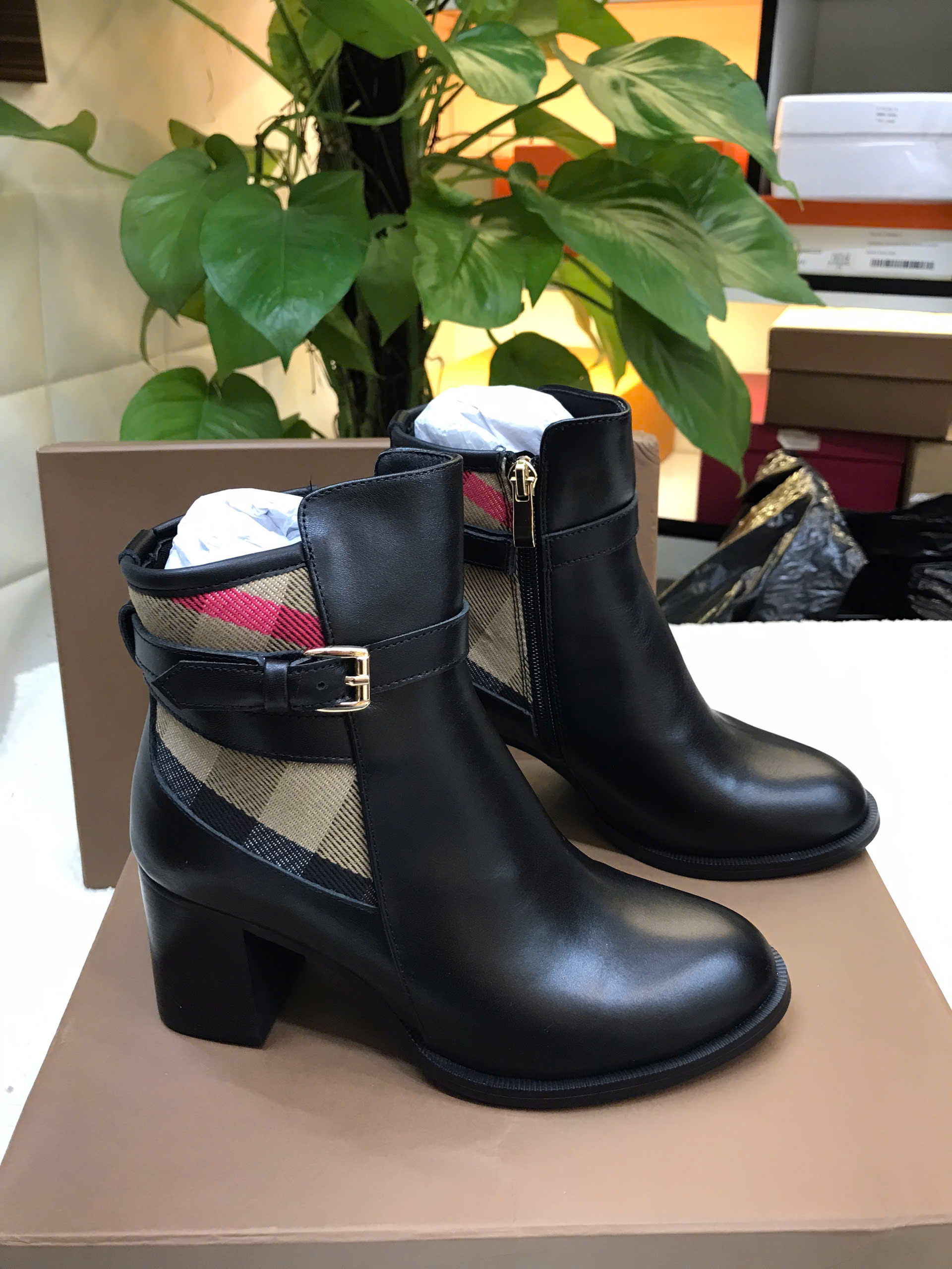 Giày Burberry Check and Leather Heel Boots Siêu Cấp Màu Đen Size 35