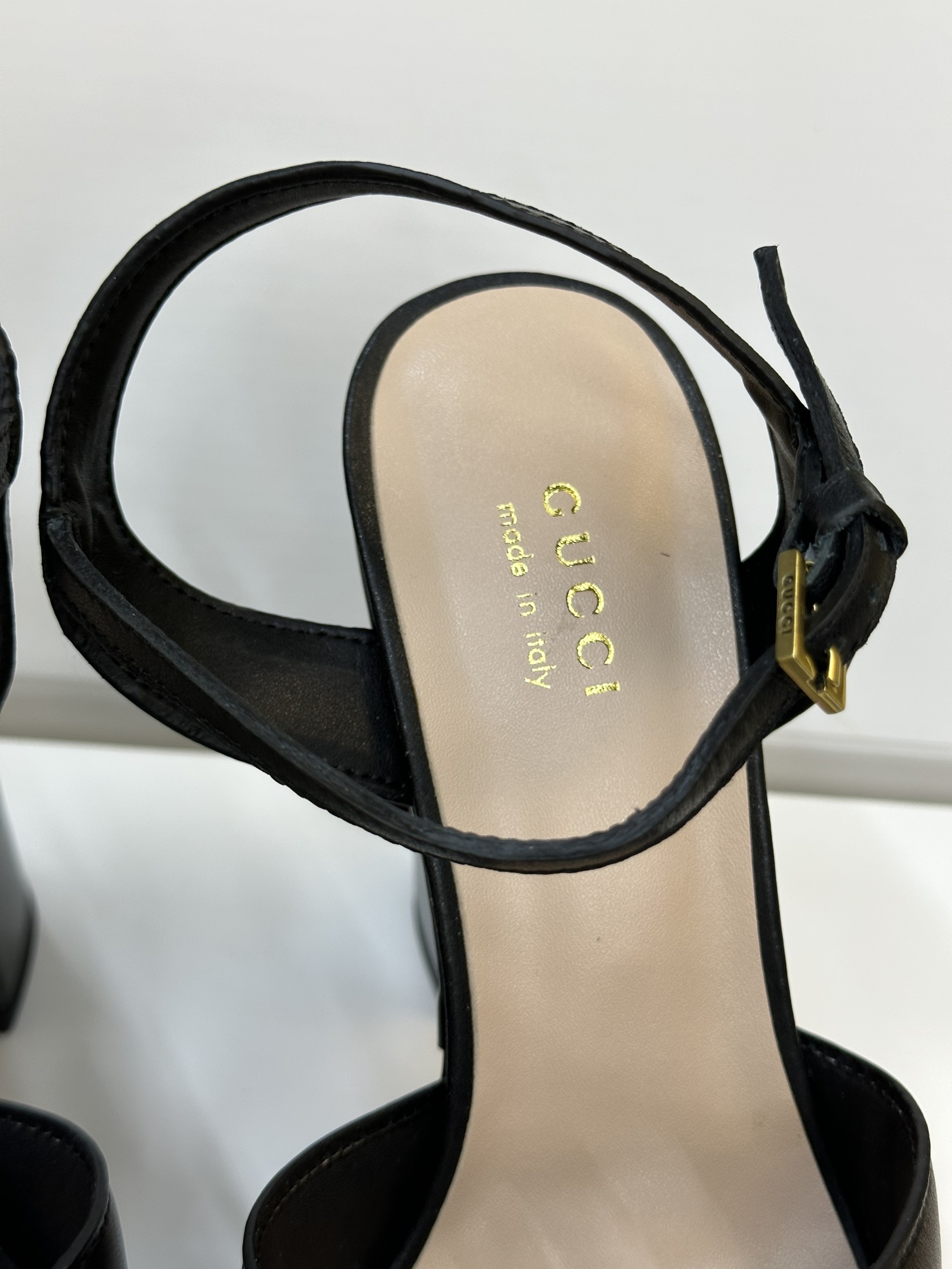 Giày Cao Gót Wondens Interlocking G Sandal Màu Đen Size 37cm 73002