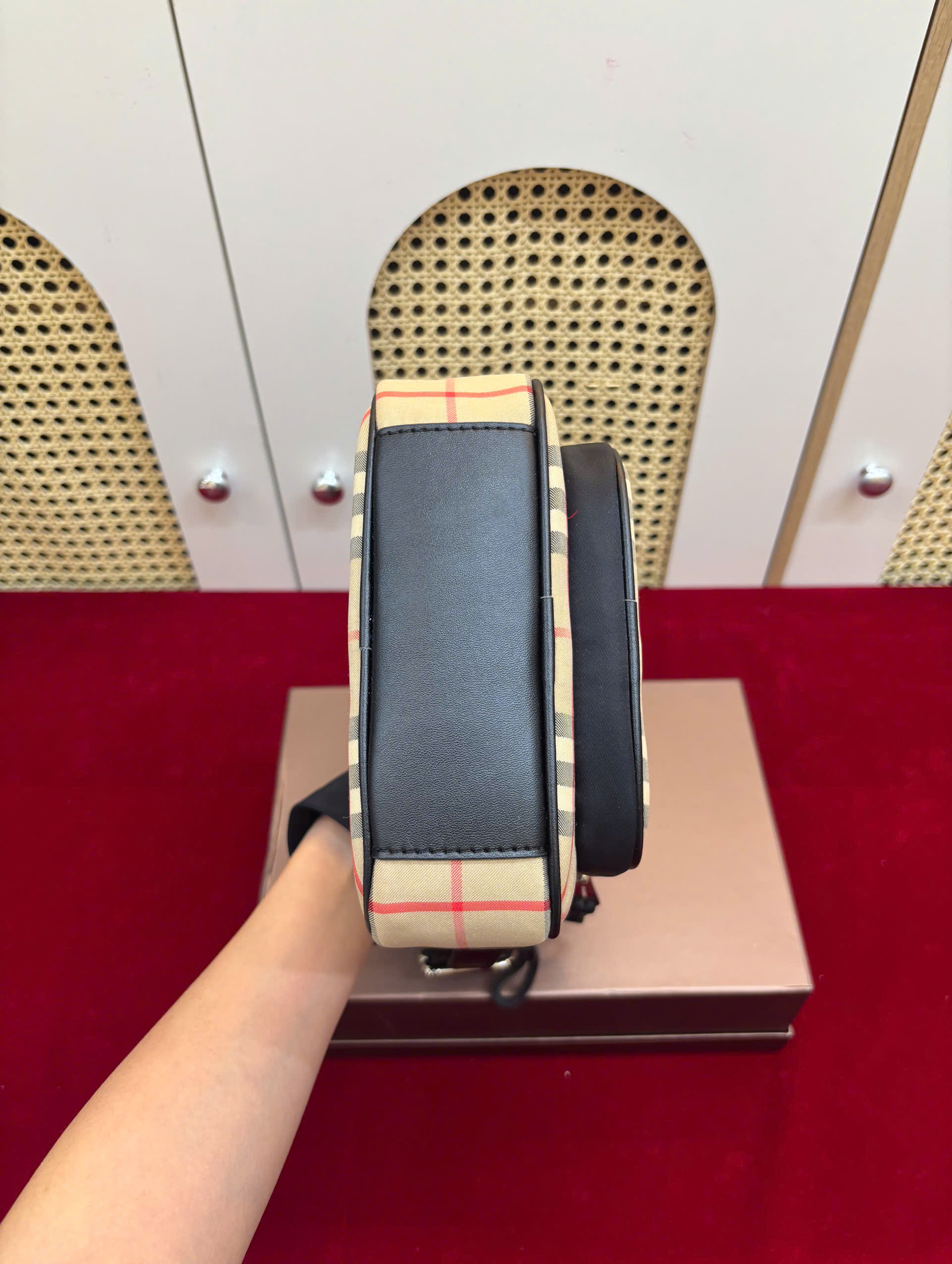 Túi Burberry Vintage Check Crossbody Bag Super Size 22cm