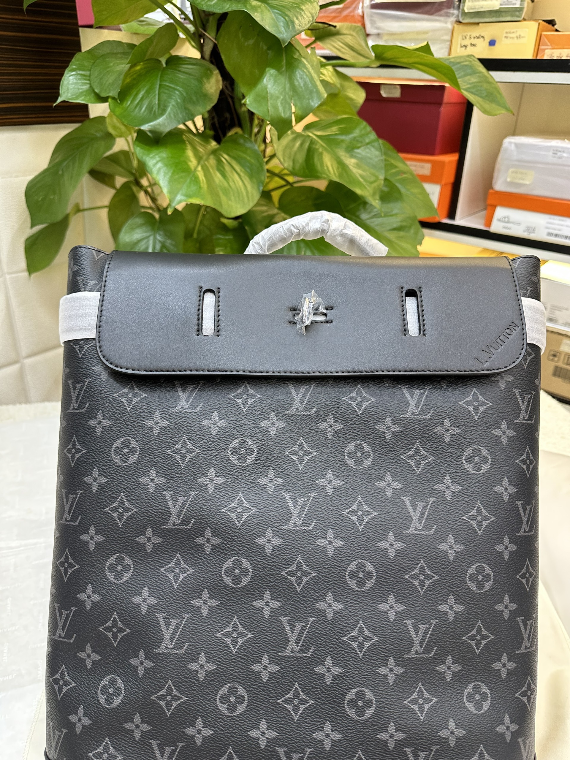 Balo LV Steamer Backpack Màu Đen Size 32cm M44052