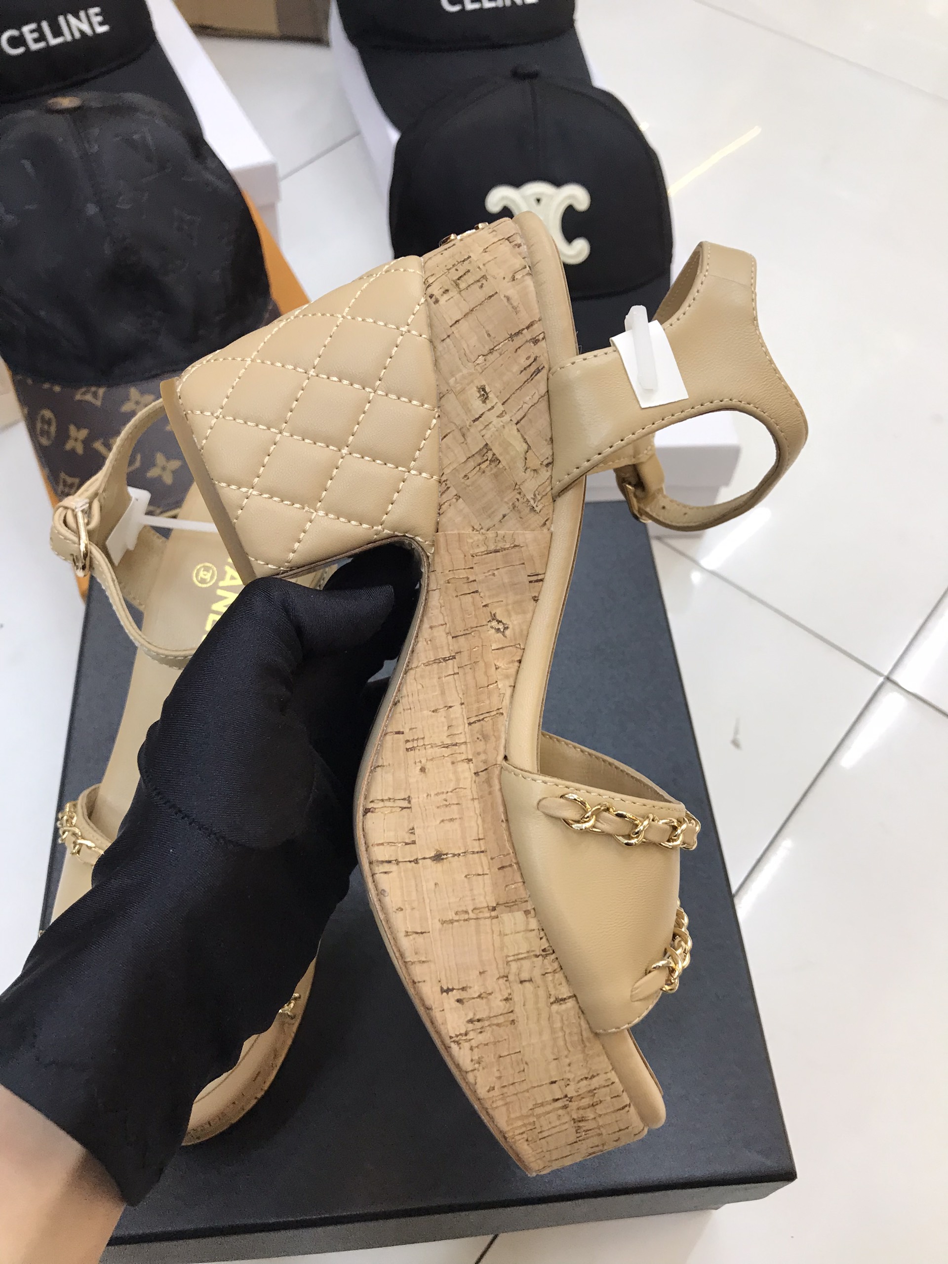 Giày Chanel Beige Interwoven Chain Detail Diamond Quilted Wedges Siêu Cấp Size 36