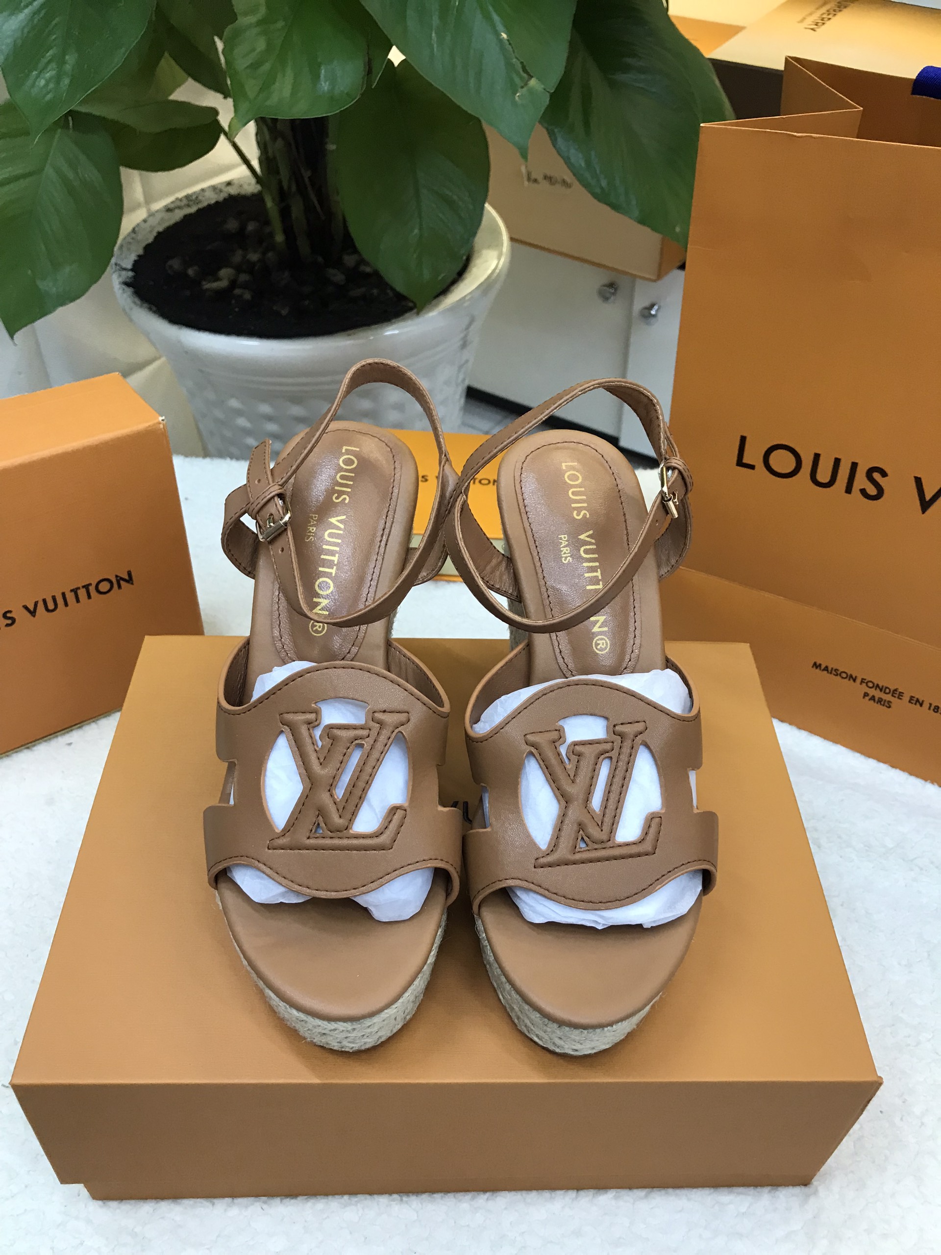 Giày LV Isola Wedge Sandal Siêu Cấp Size 36 1ACI7R