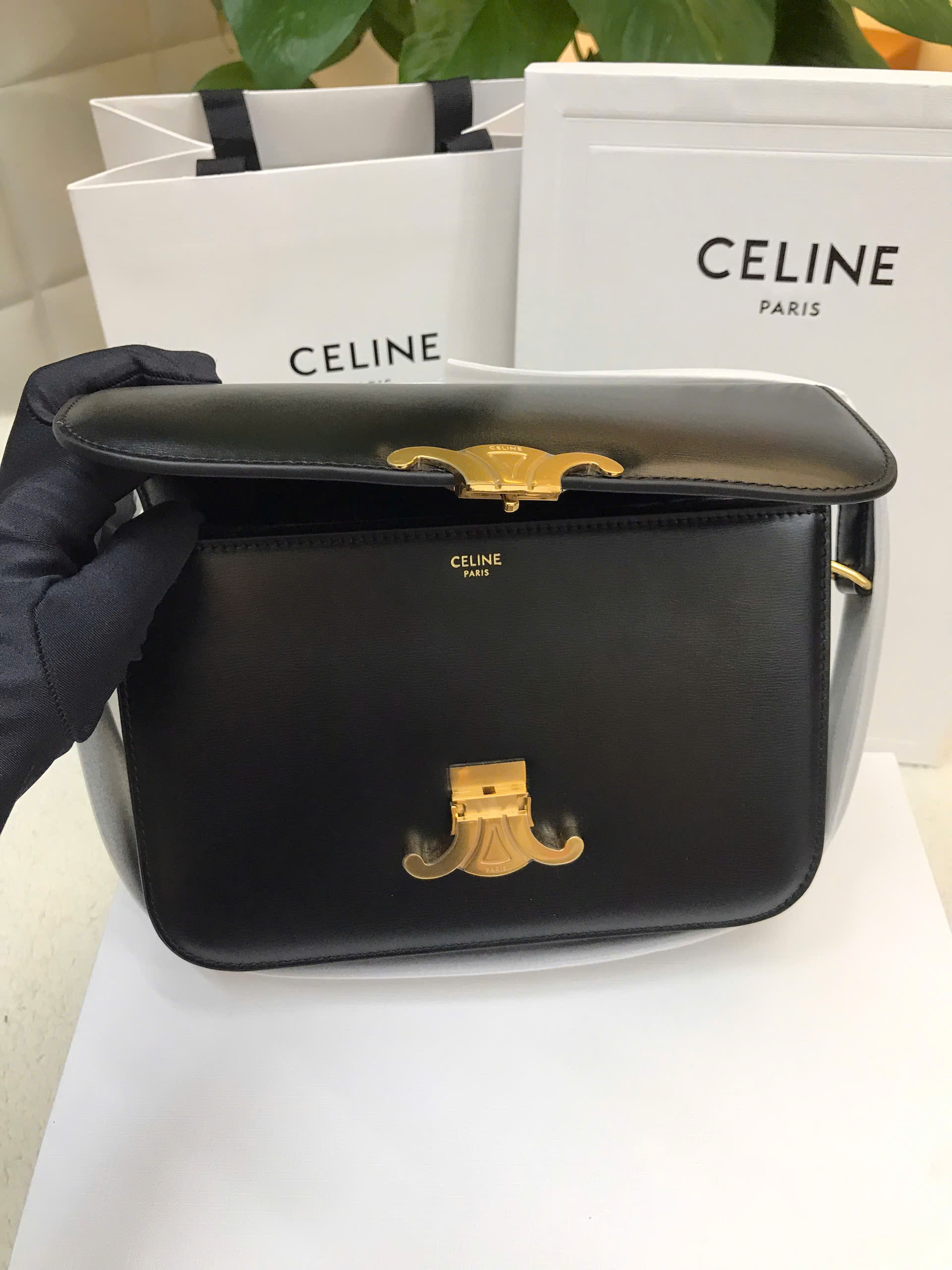 Túi Celine Classique Triomphe Bag In Shiny Calfskin Black Vip Size 22cm