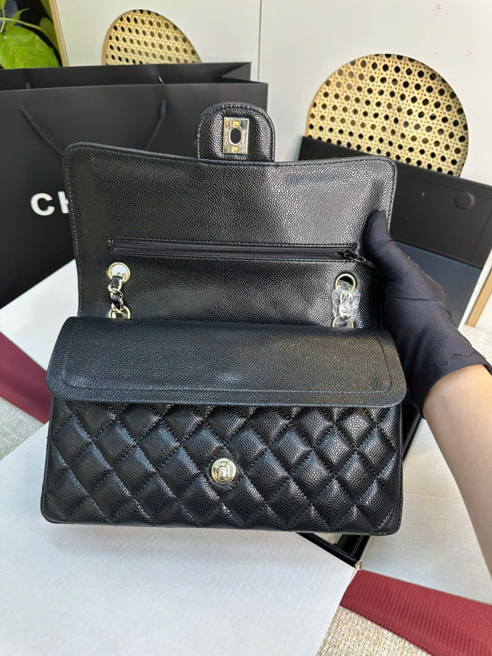Túi Chanel Classic Flap Super Màu Đen Logo Vàng Nhạt Size 25.5cm
