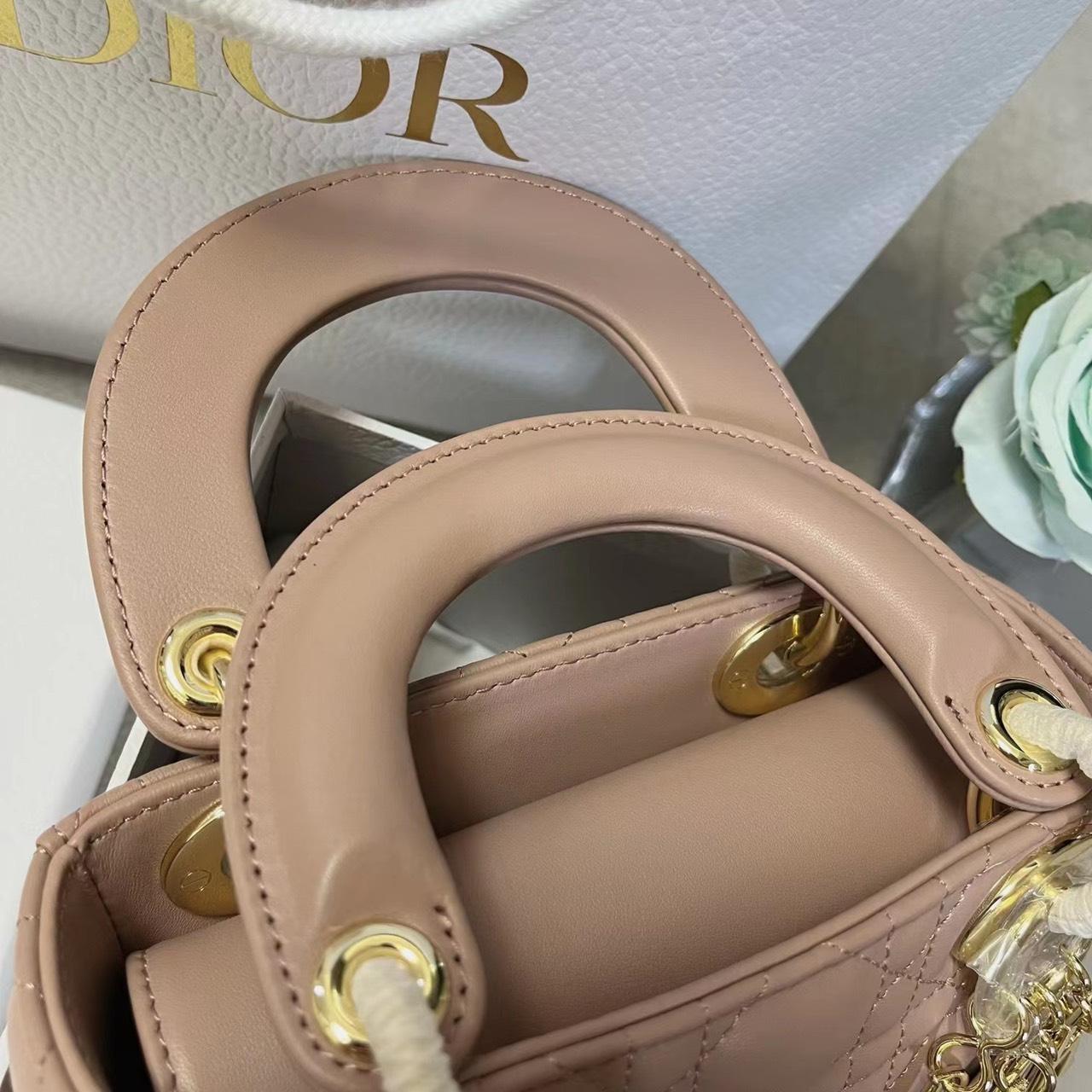 Túi Xách Dior Lady Siêu Cấp Màu Hồng Da lì Khóa Vàng Size 18cm