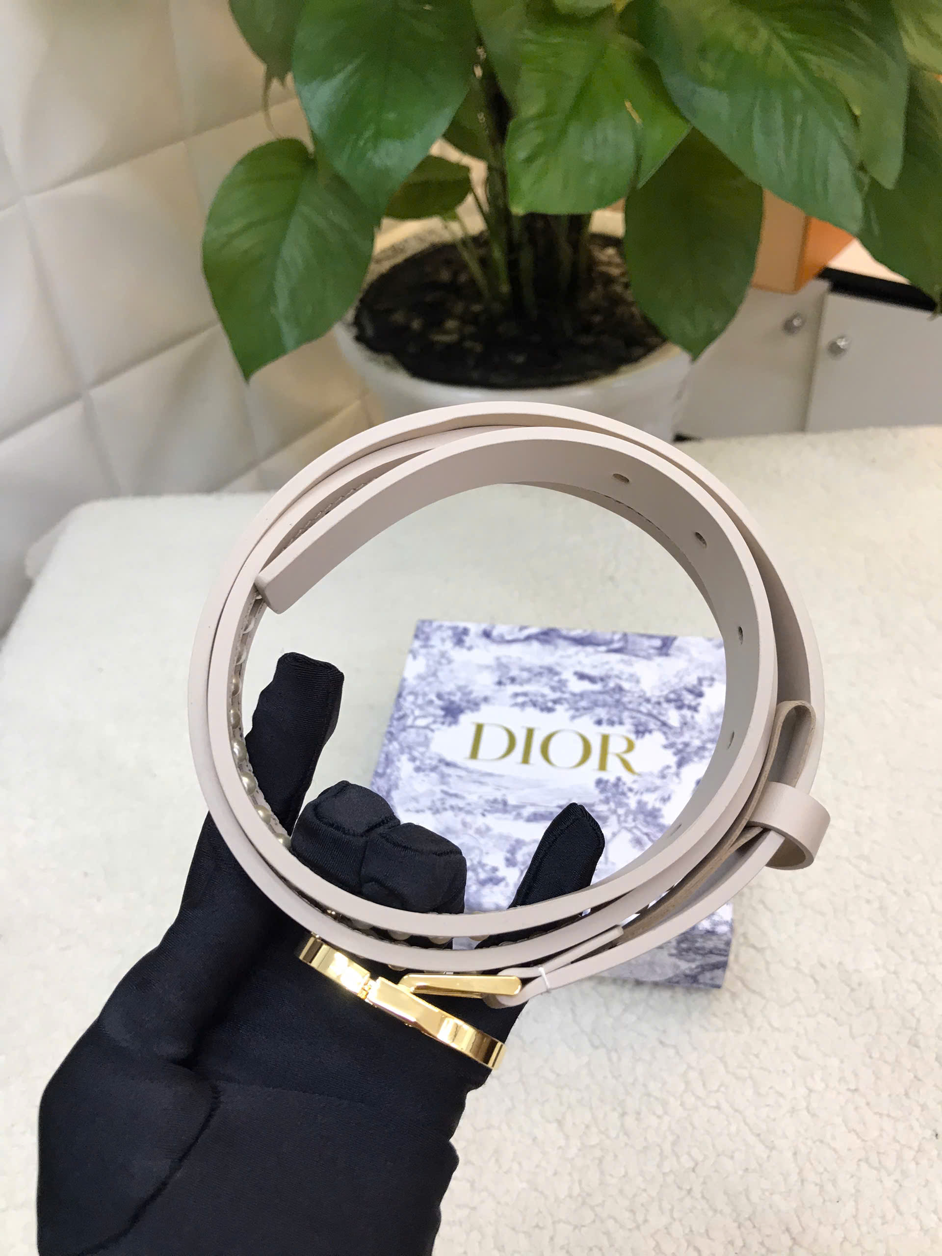 Thắt Lưng Dior Ngọc Trai Siêu Cấp Màu Be Size 90-105cm