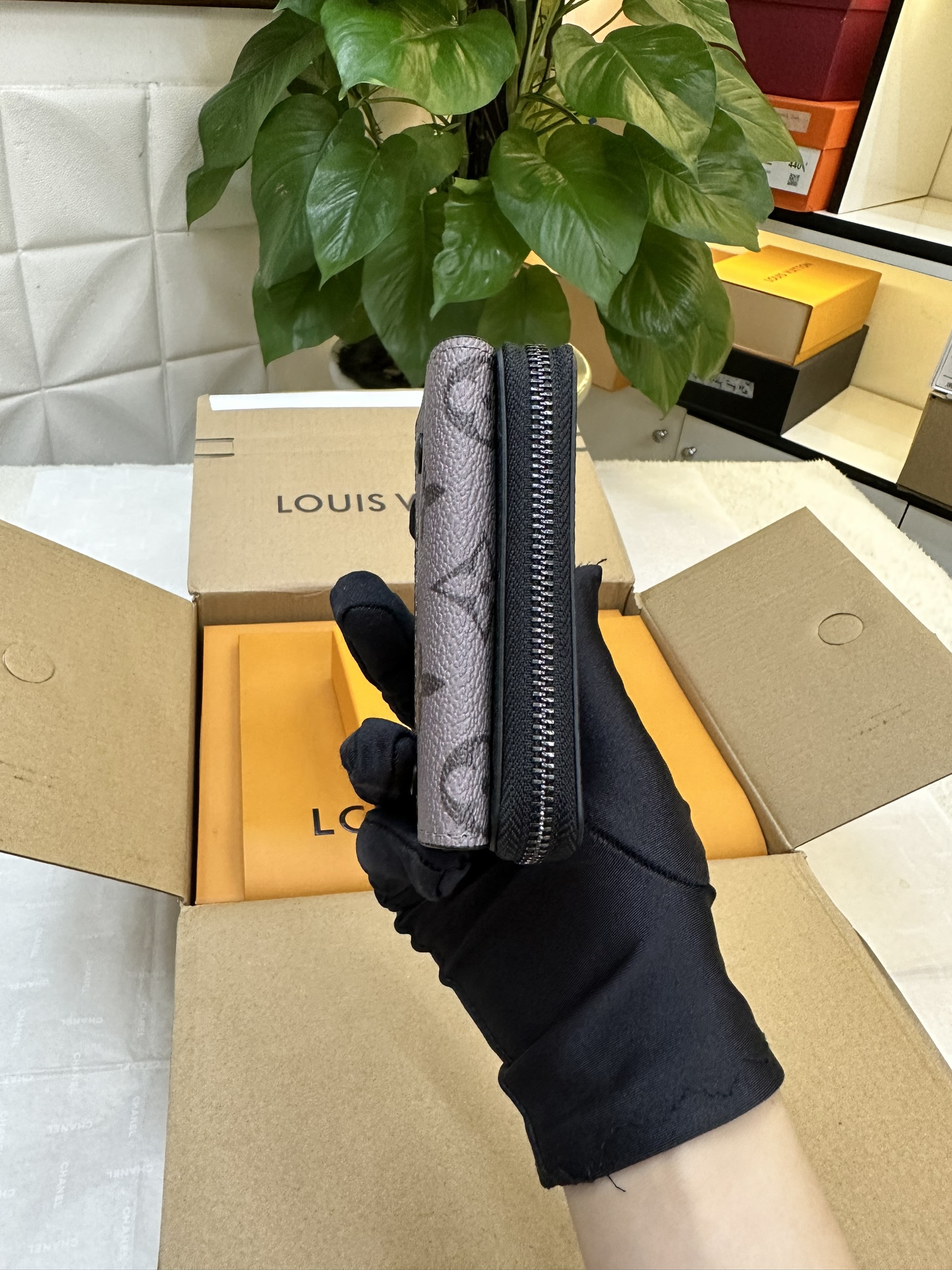 Ví LV Discovery Compact Wallet Super M45417