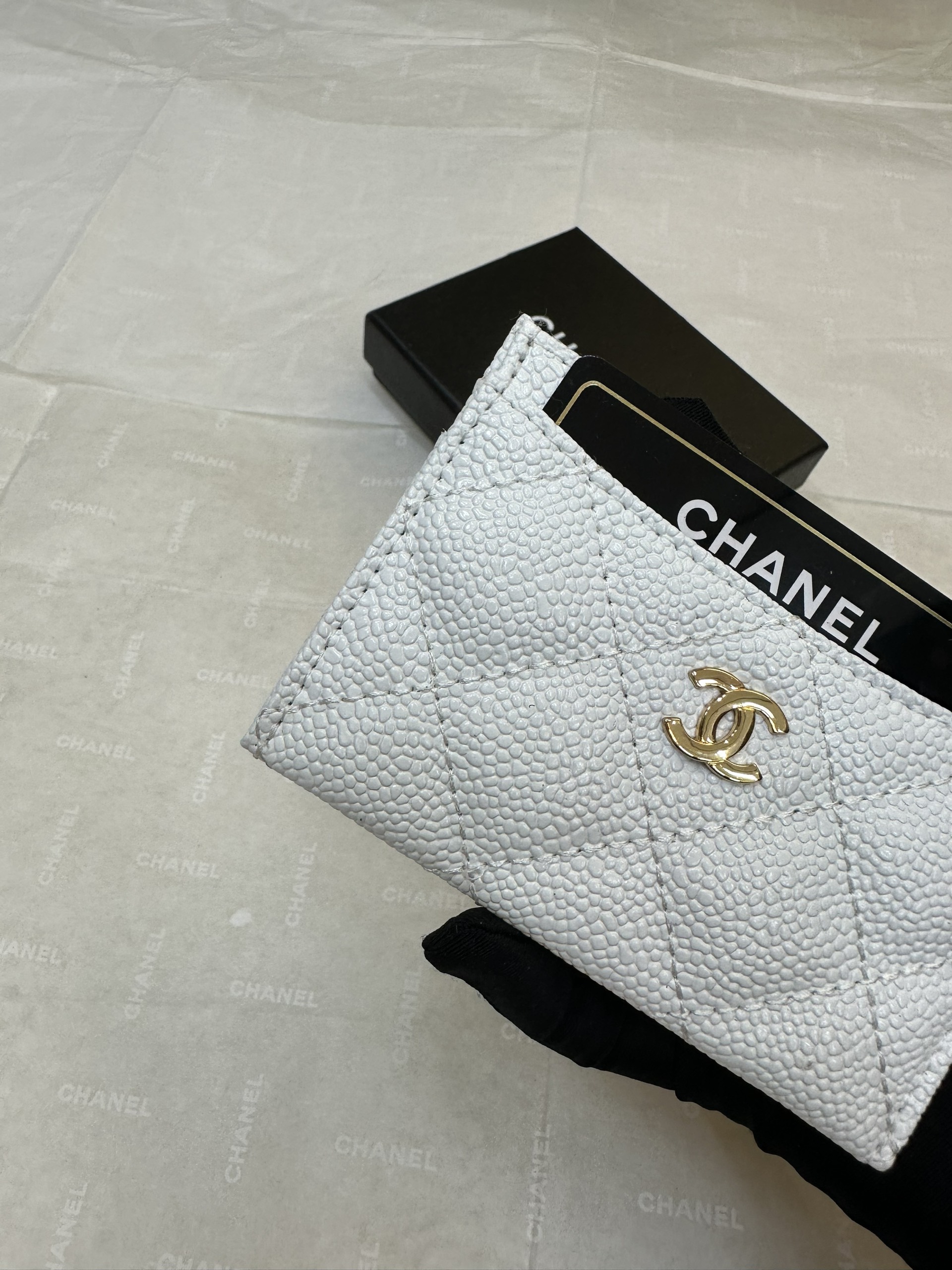 Ví Chanel Card Holder White Logo Gold Super Màu Trắng Size 11cm