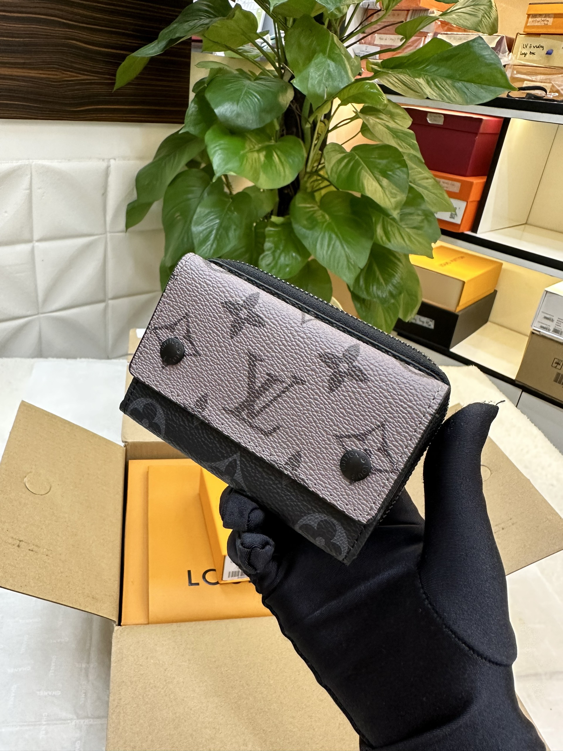 Ví LV Discovery Compact Wallet Super M45417